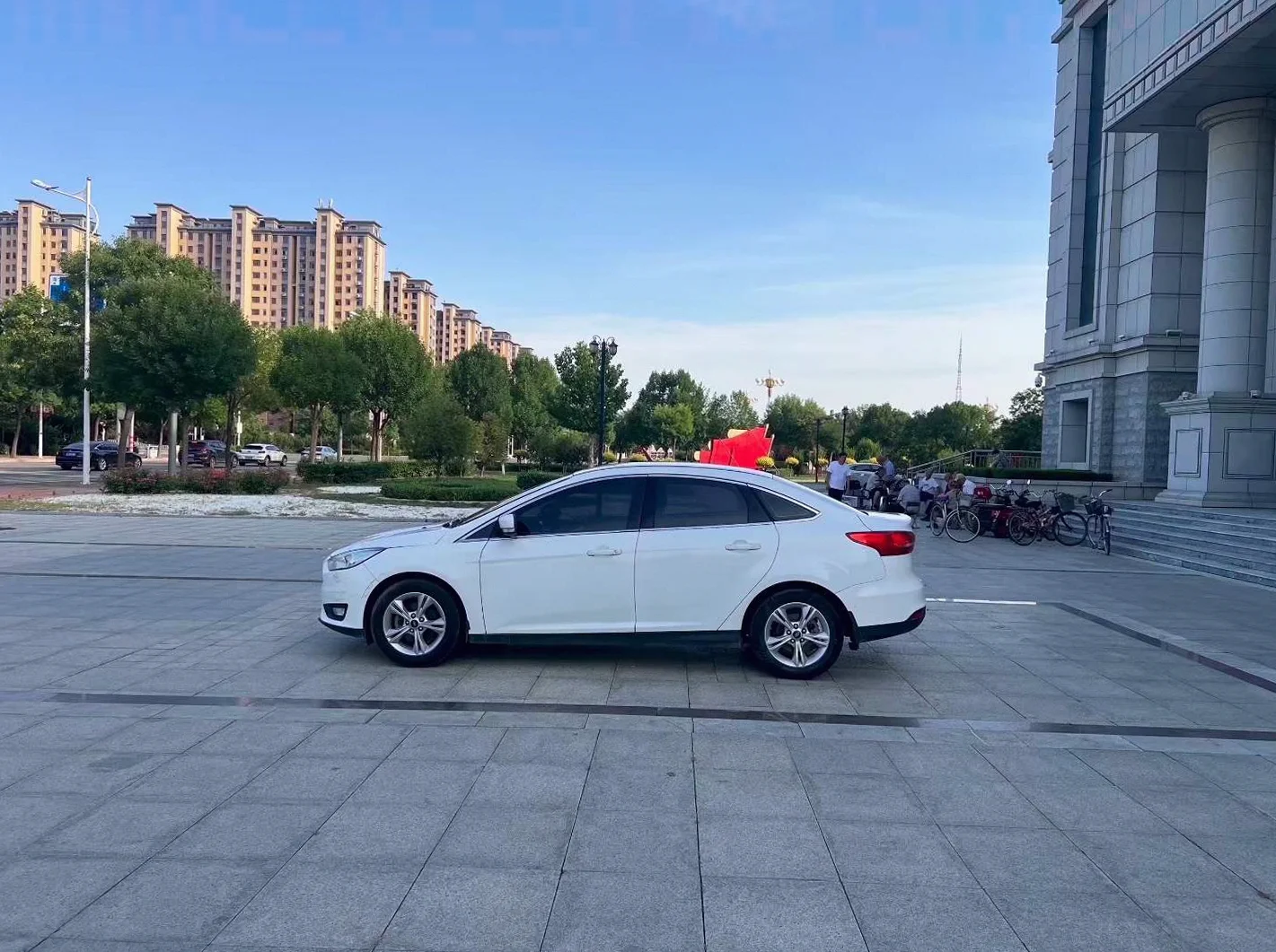 福特蒙迪欧 后面外观一