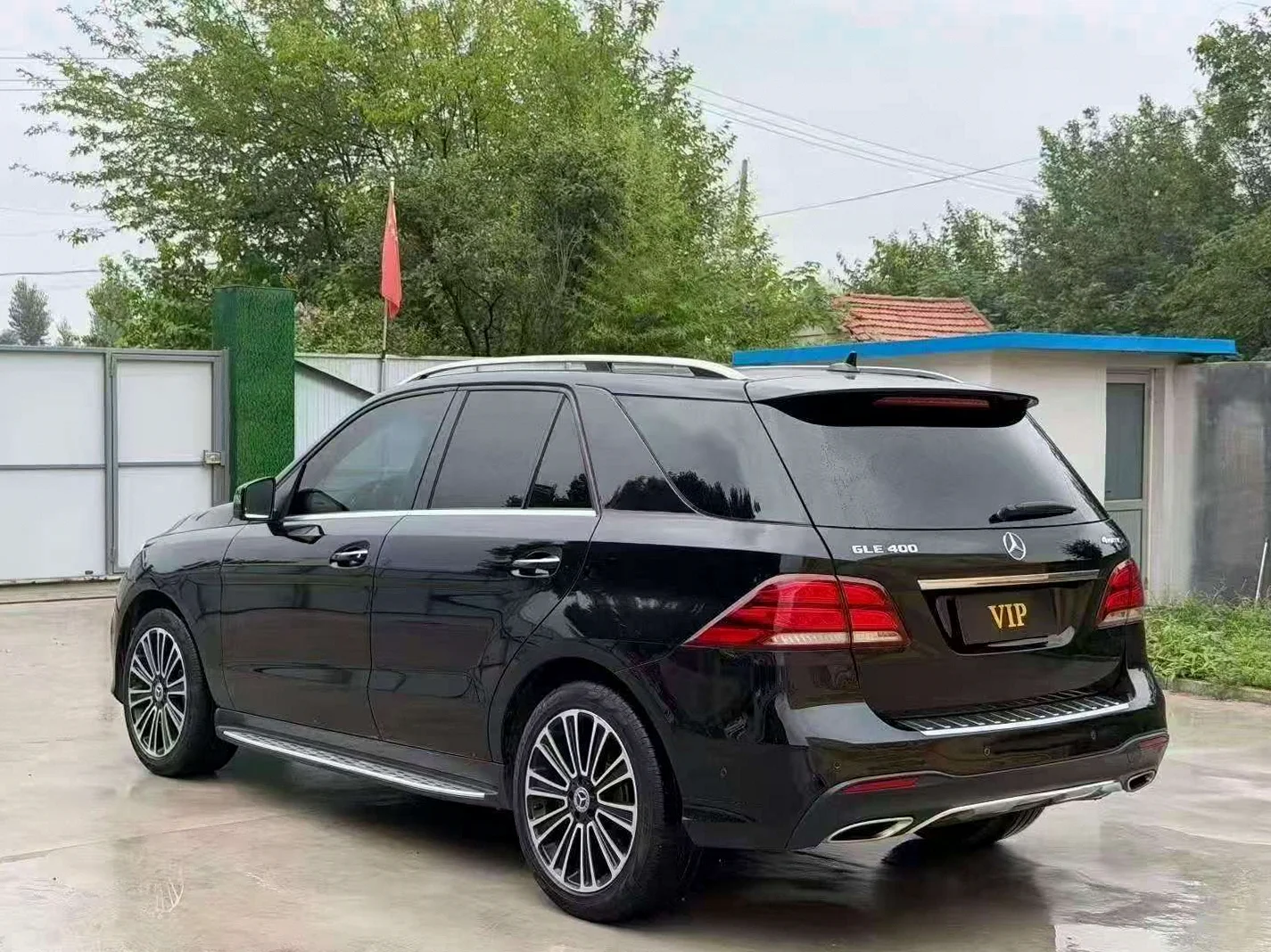 奔驰GLE 后面外观三