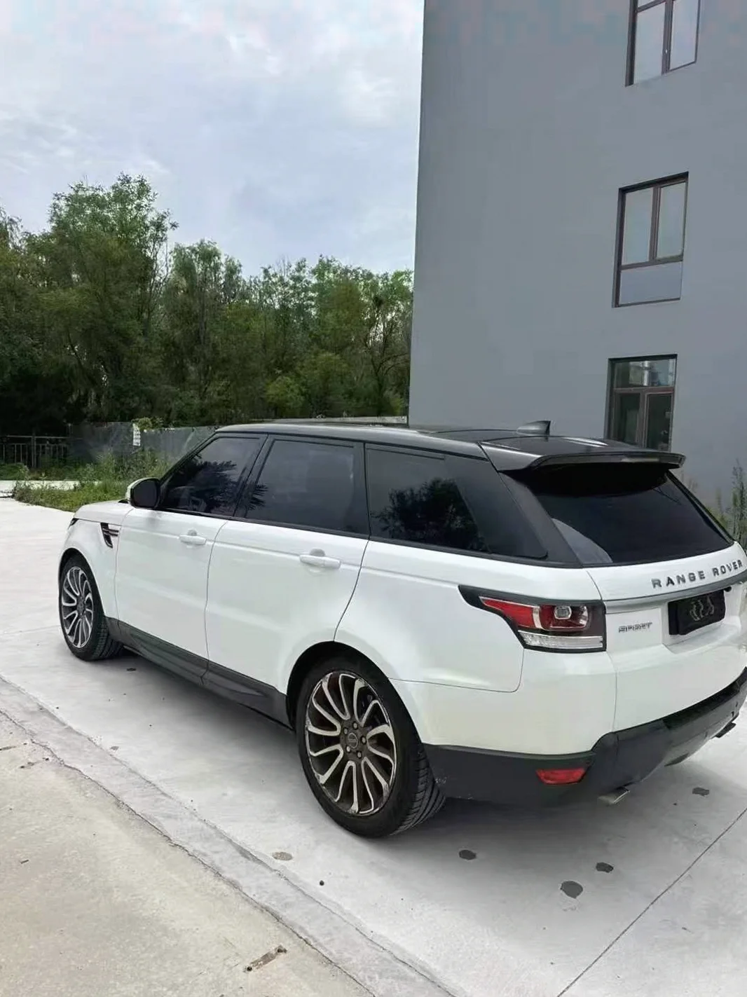 路虎揽胜运动 后面外观三