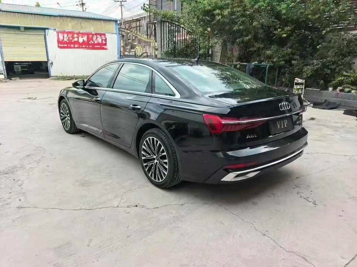 奥迪A6L 后面外观一