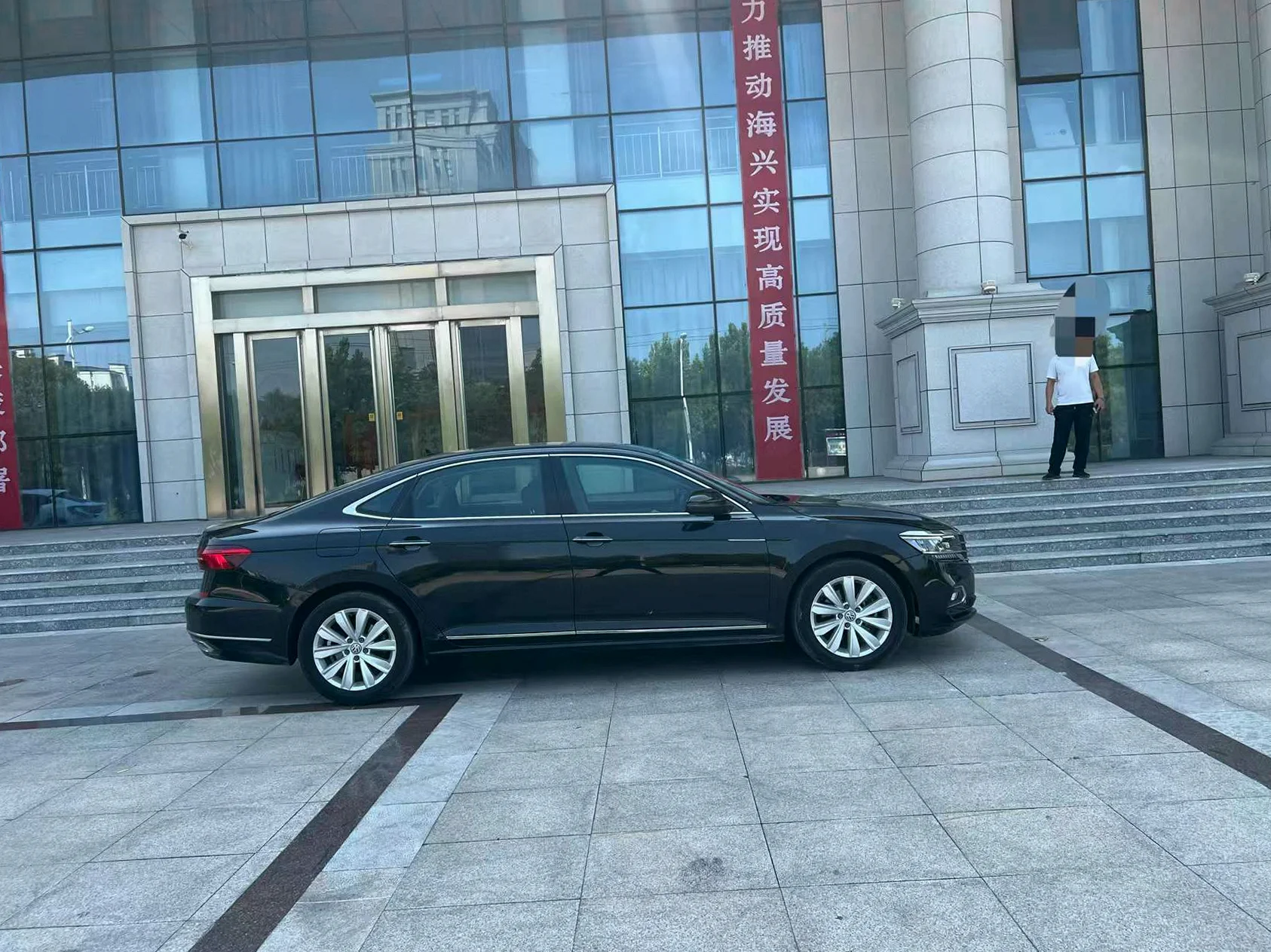 大众帕萨特 后面外观一