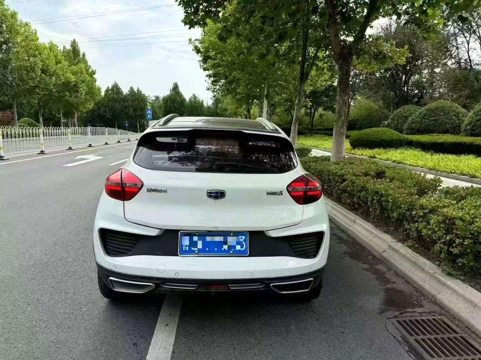 吉利帝豪 后面外观一