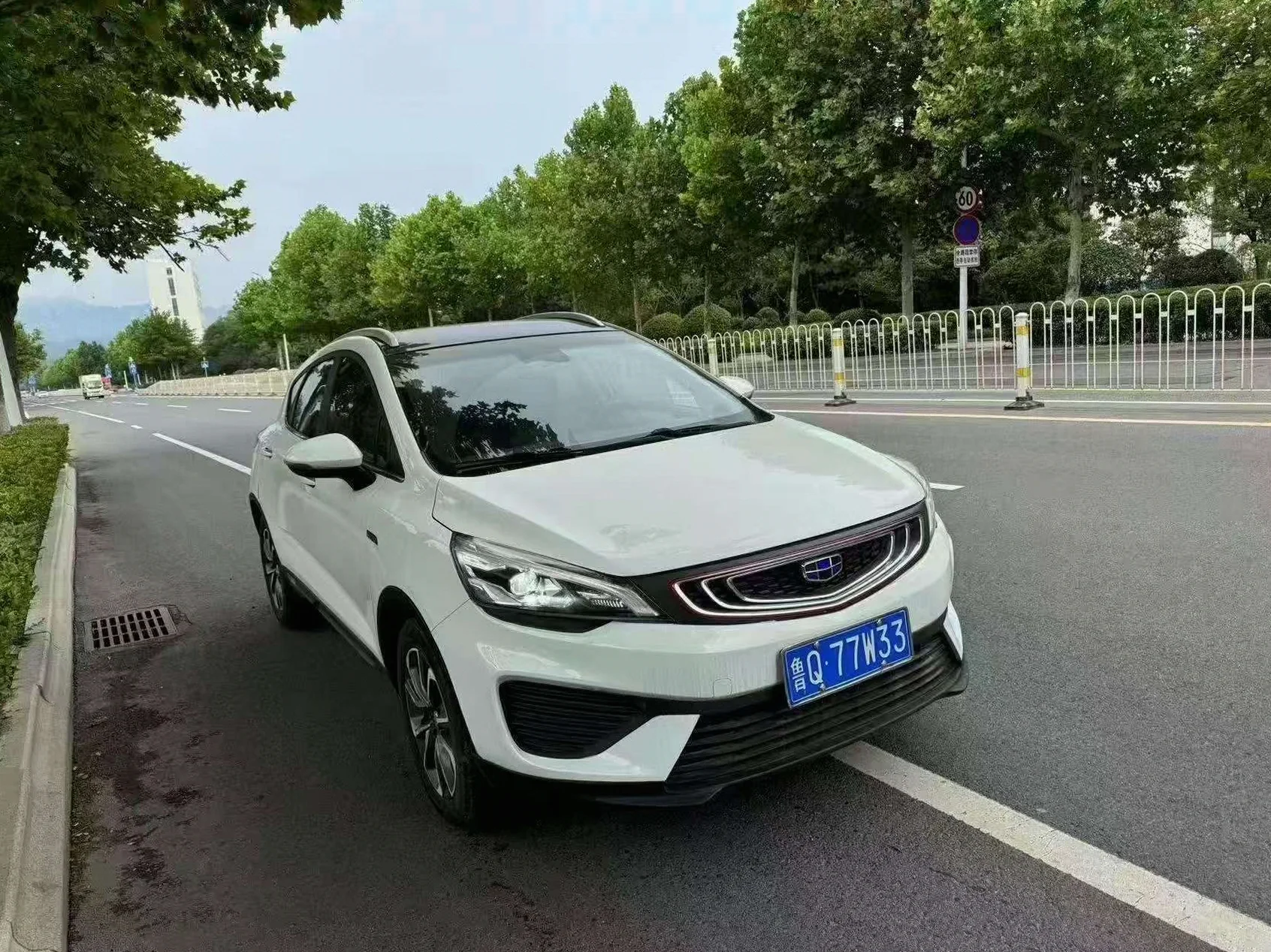 吉利帝豪 正面外观二