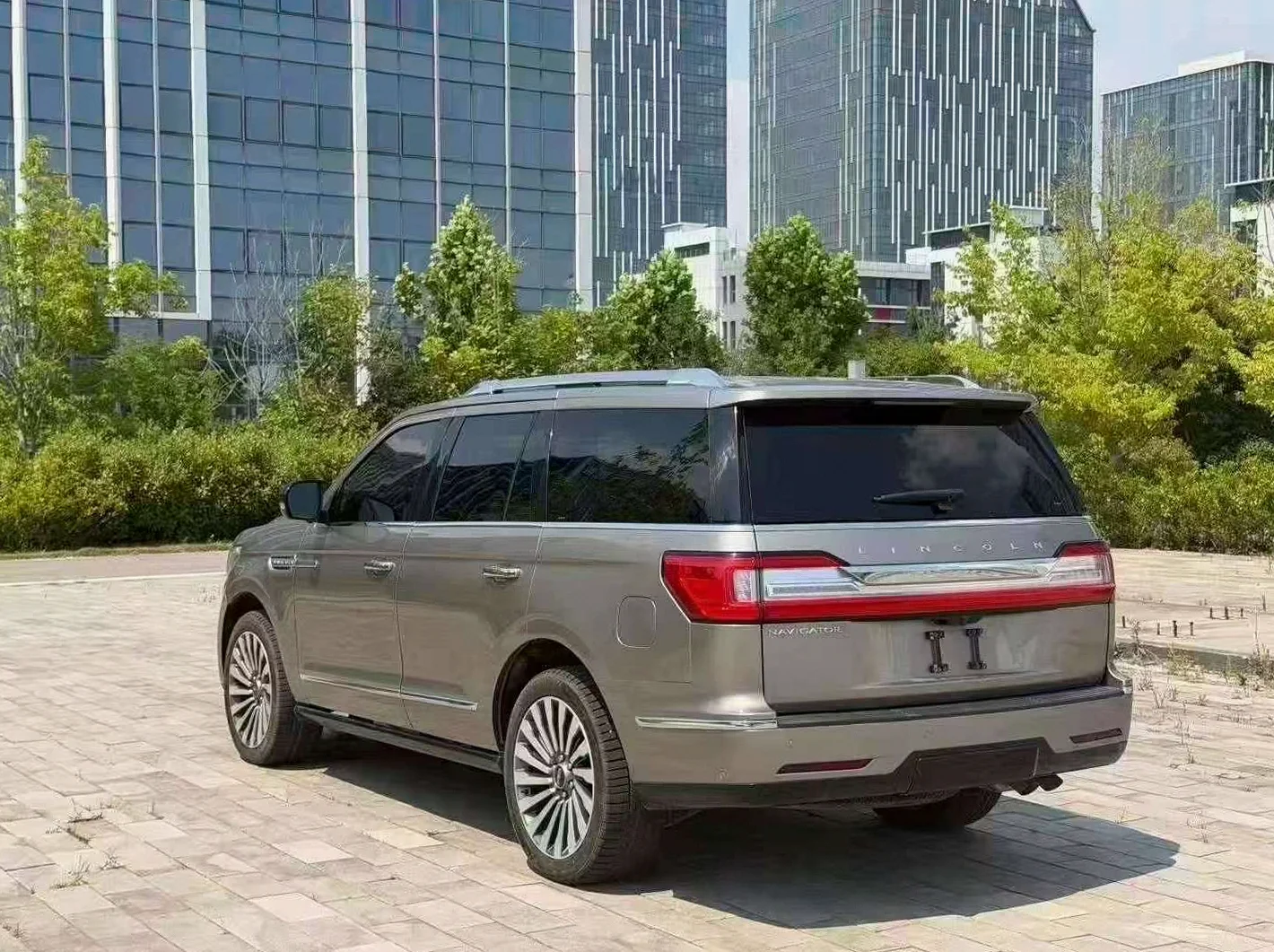 林肯领航员 后面外观三