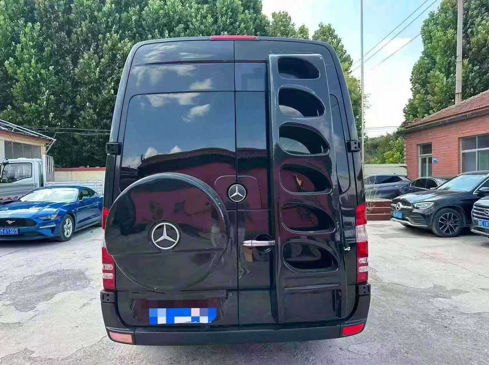 奔驰Sprinter 后面外观二