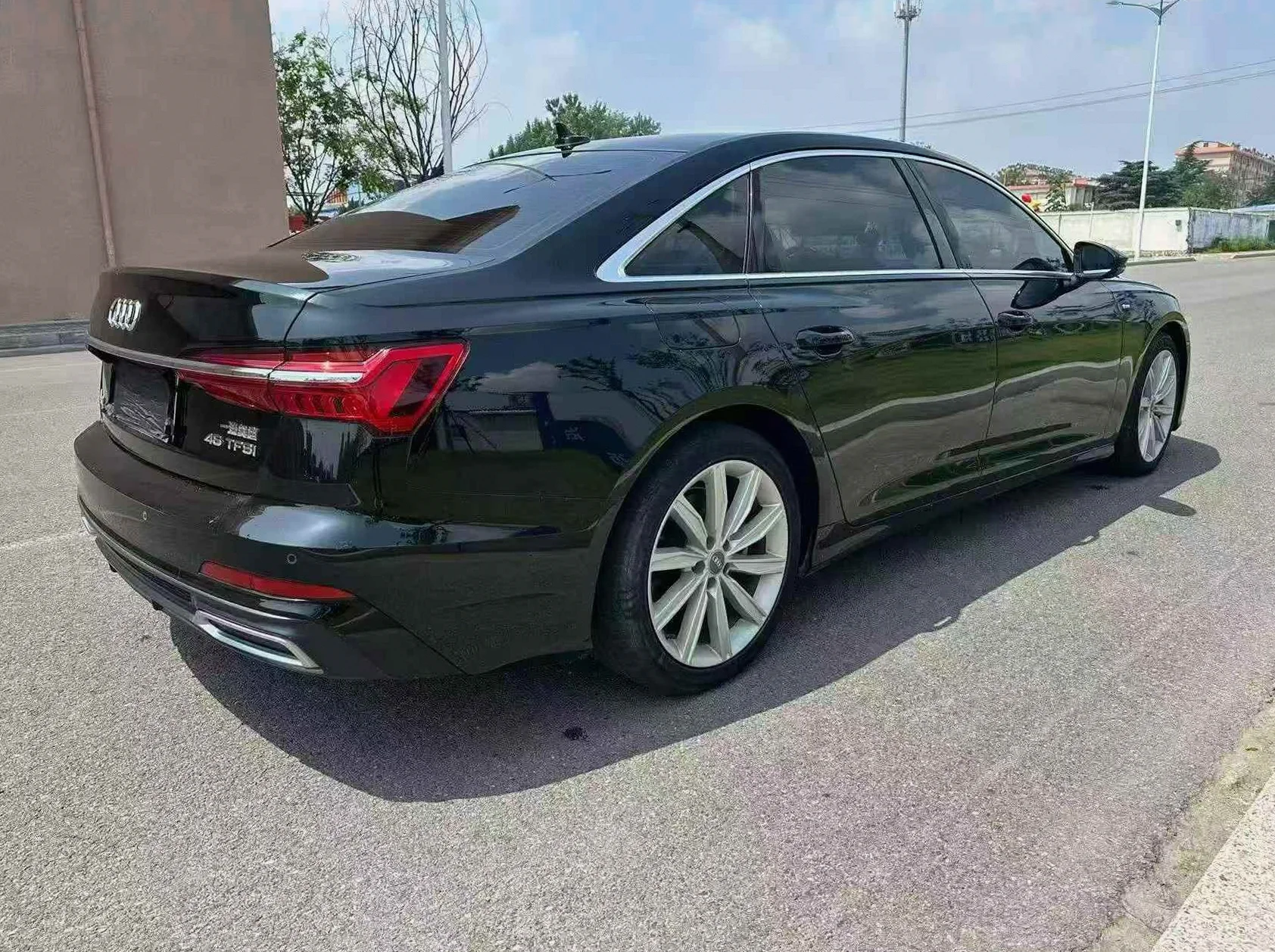 奥迪A6L 后面外观三