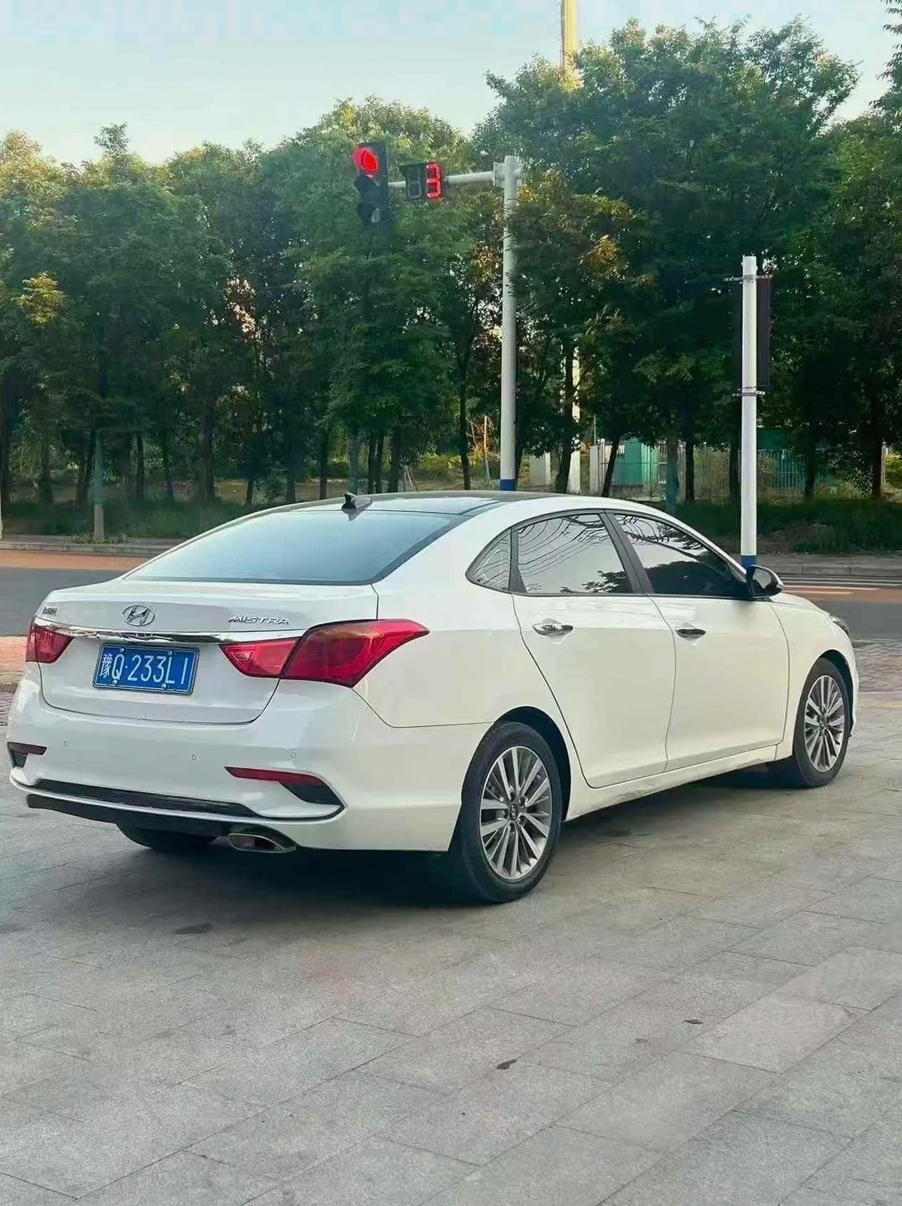 现代名图 后面外观二