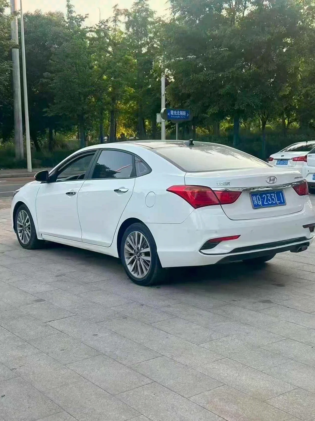 现代名图 后面外观三
