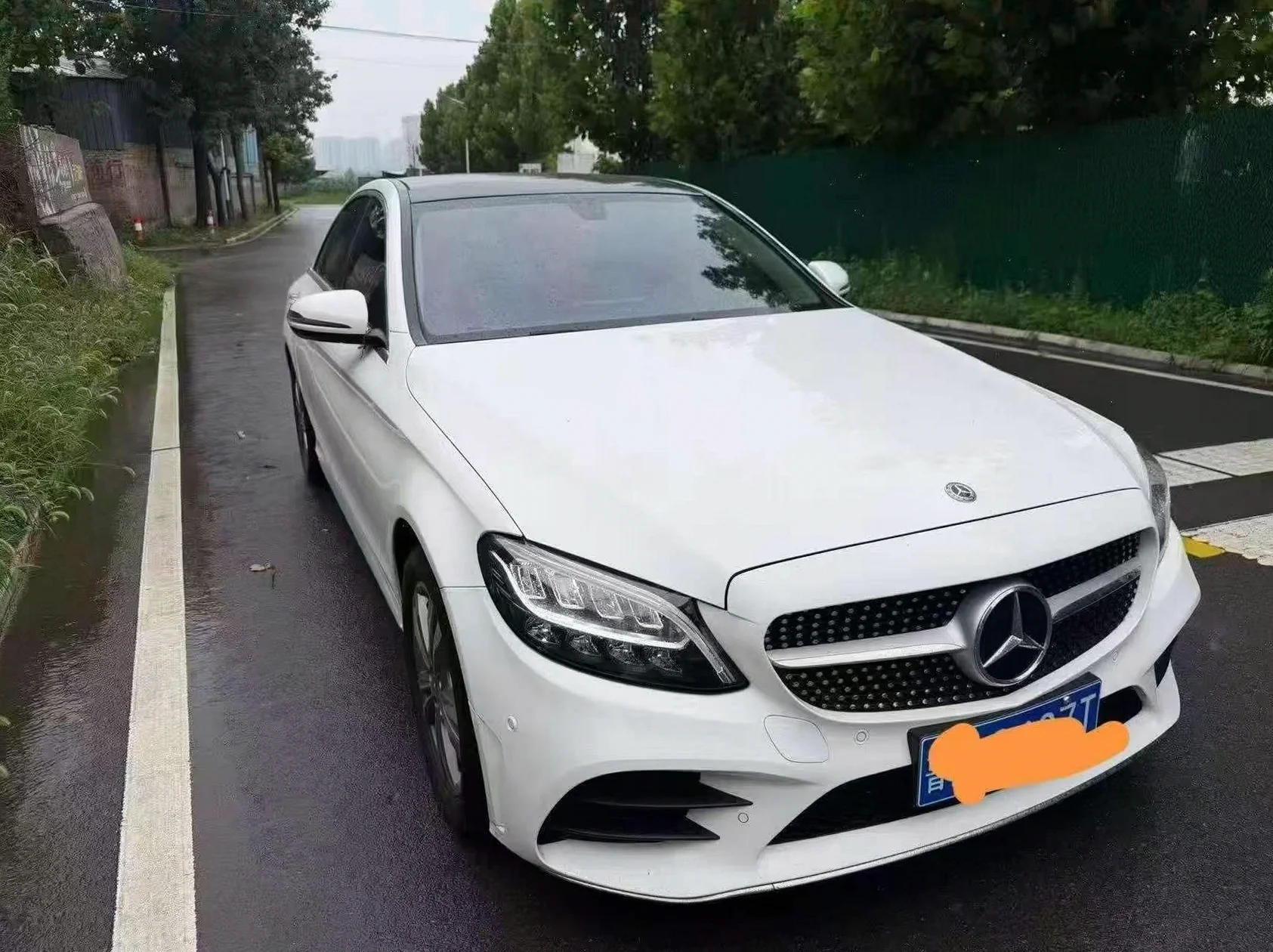 奔驰C 后面外观一