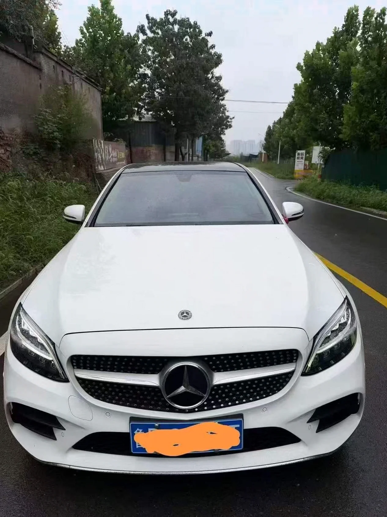 奔驰C 正面外观二