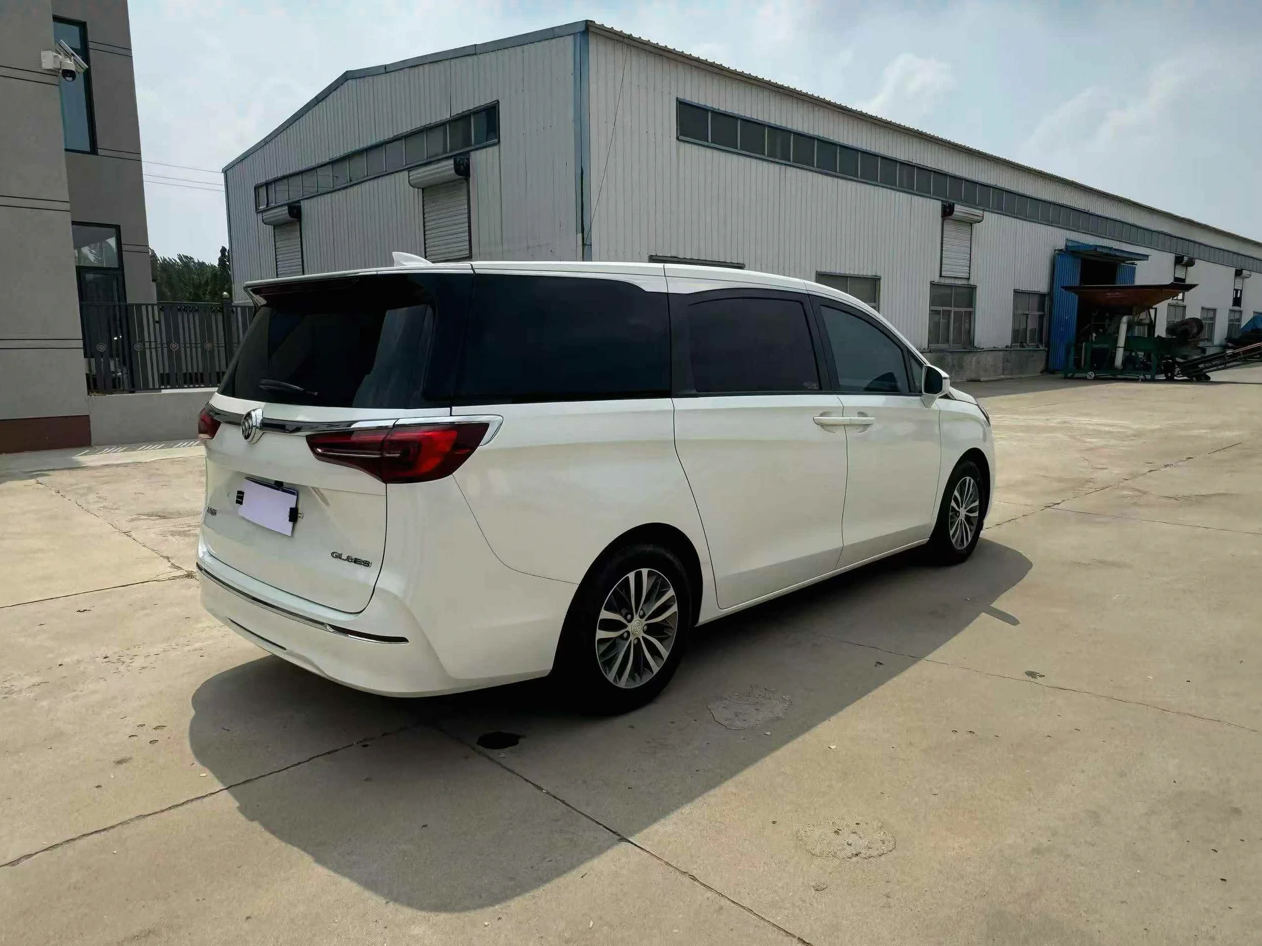 别克GL8 后面外观三