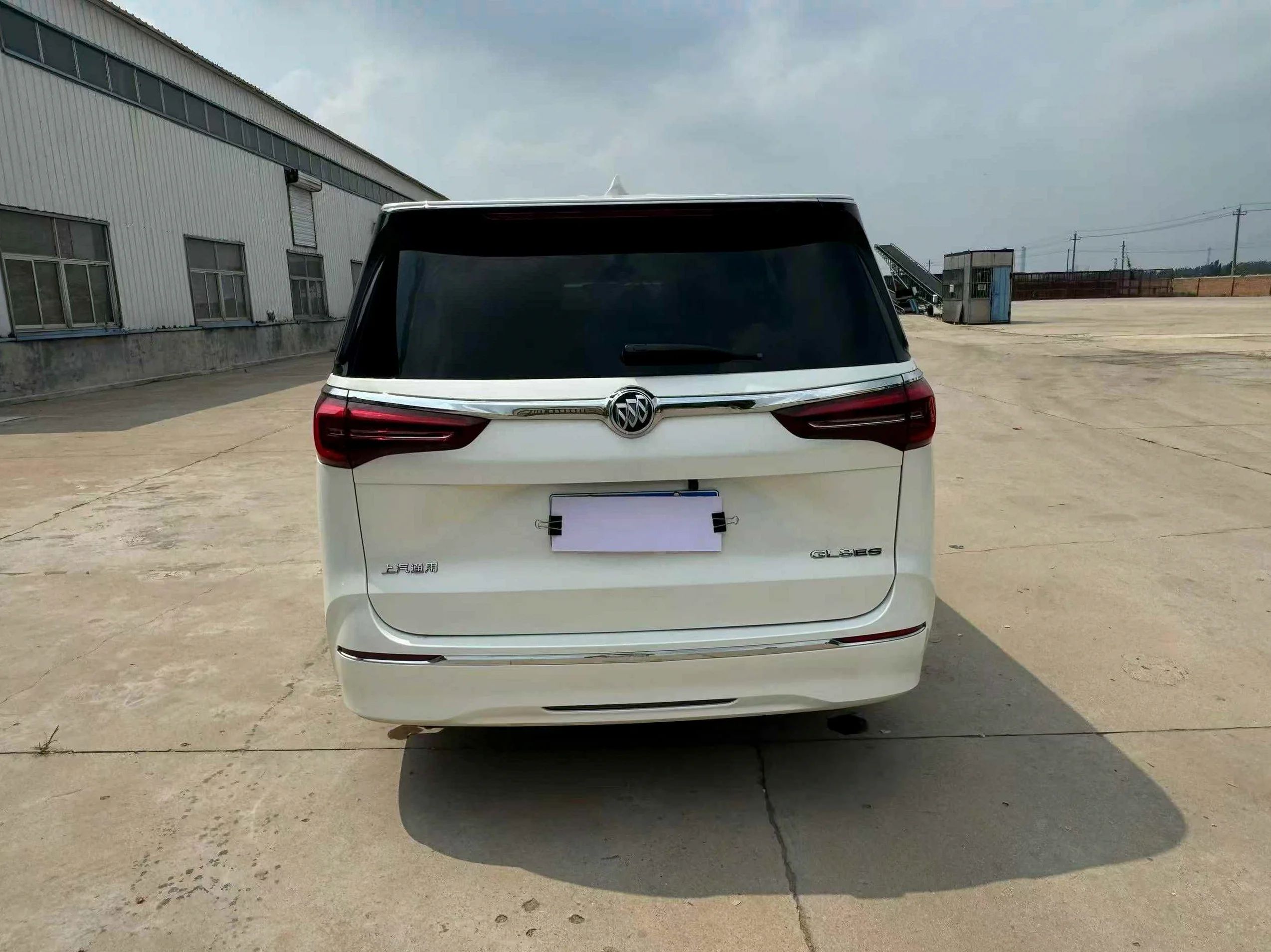 别克GL8 后面外观二