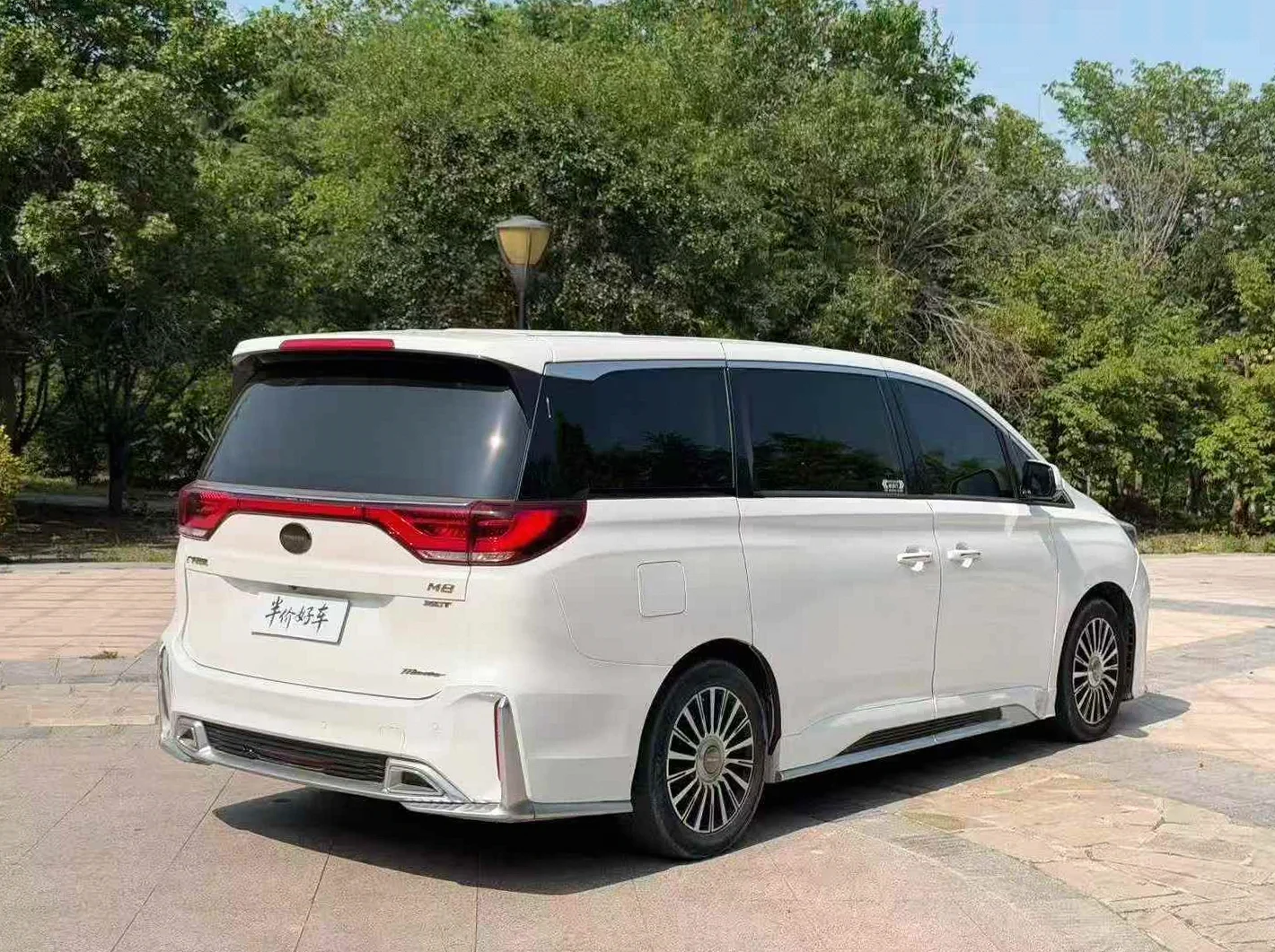 传祺M8 后面外观三