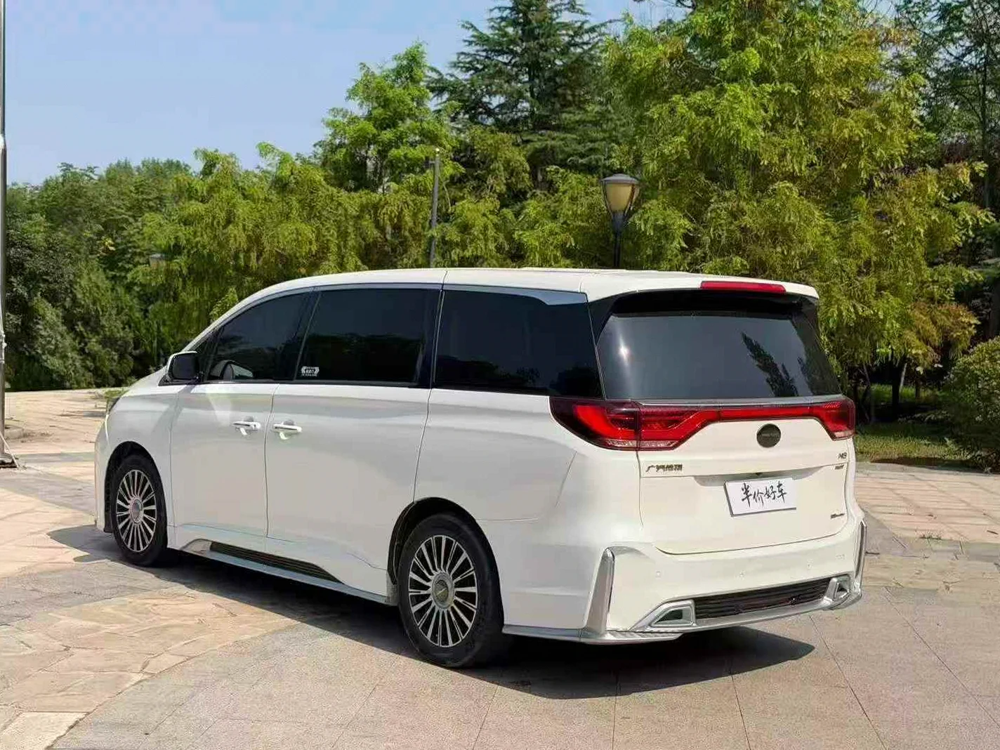 传祺M8 后面外观二
