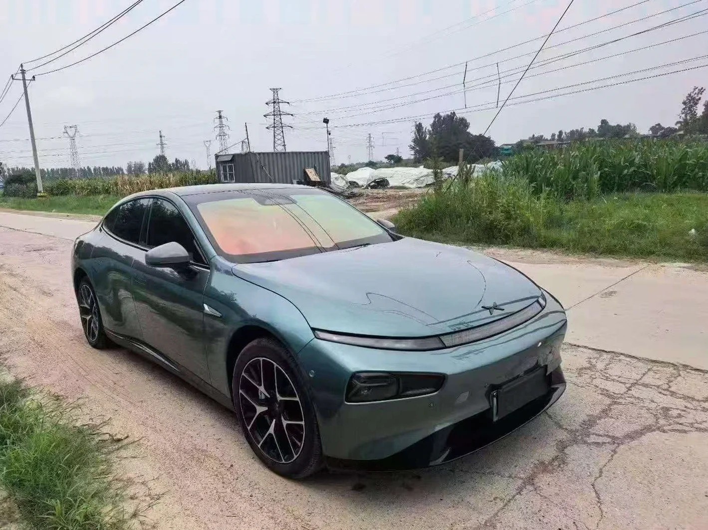 小鹏汽车p7 正面外观三