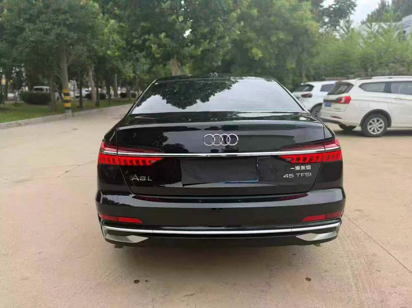 奥迪A6L 后面外观一