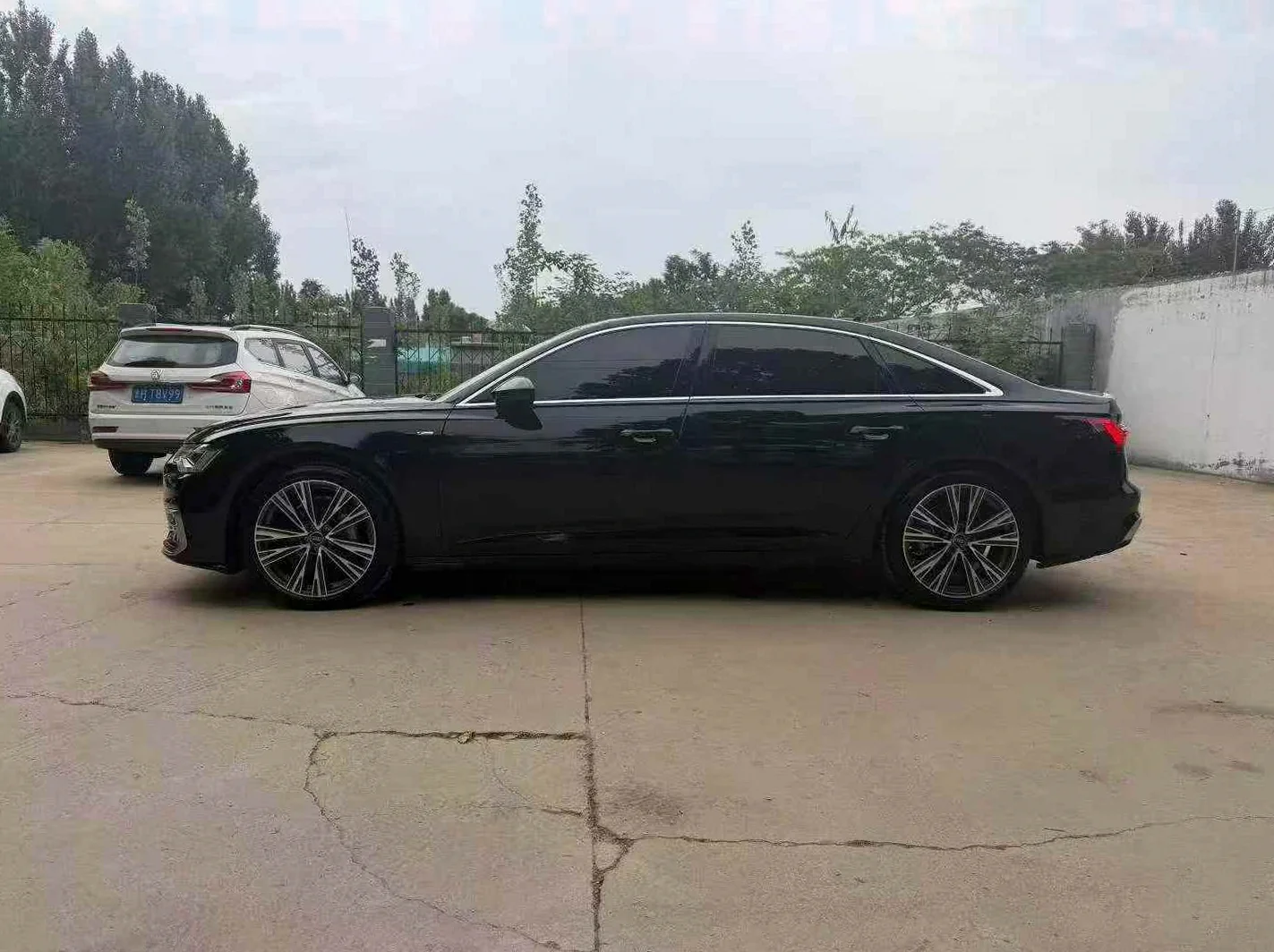 奥迪A6L 正面外观三