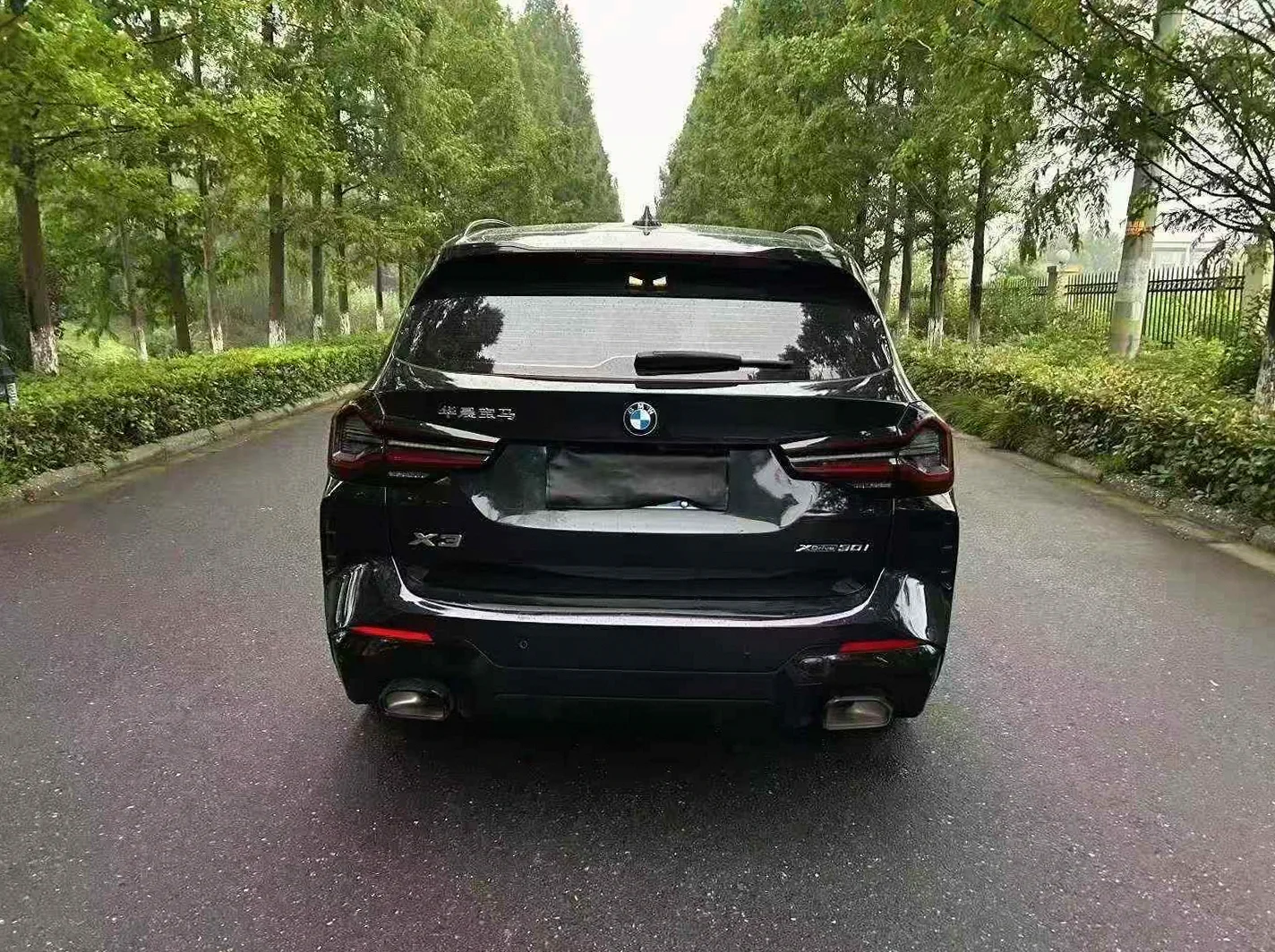 宝马3系 后面外观一