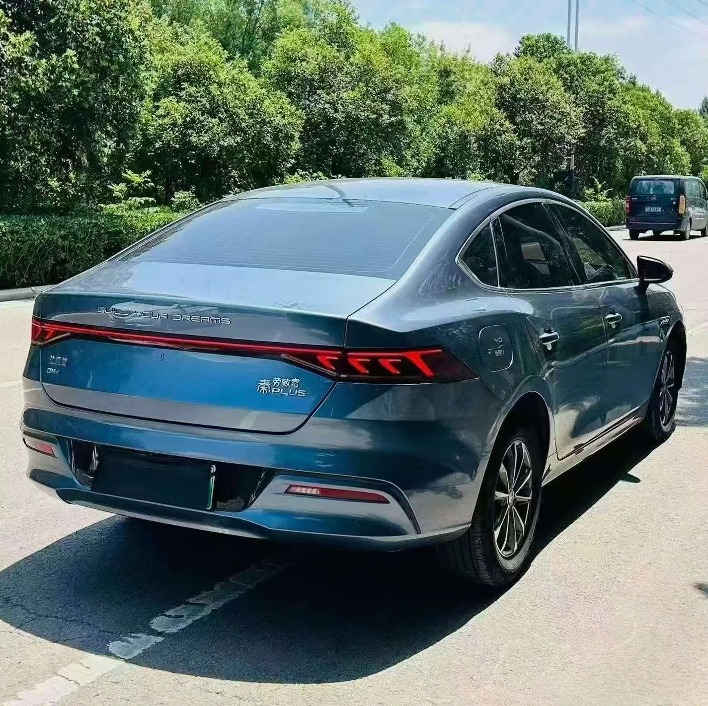 比亚迪秦 后面外观一
