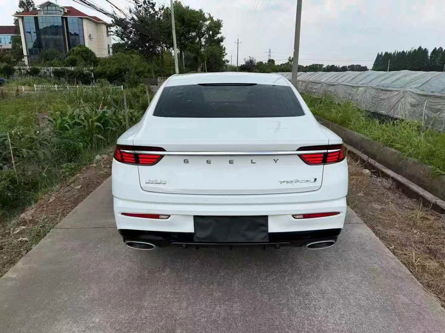 吉利缤瑞 后面外观一