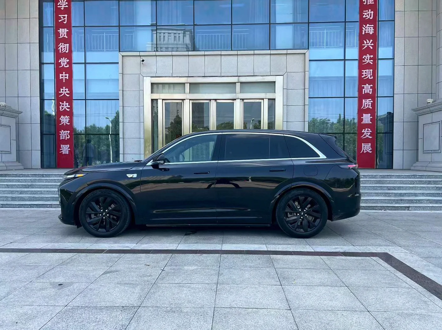 理想L7 后面外观一