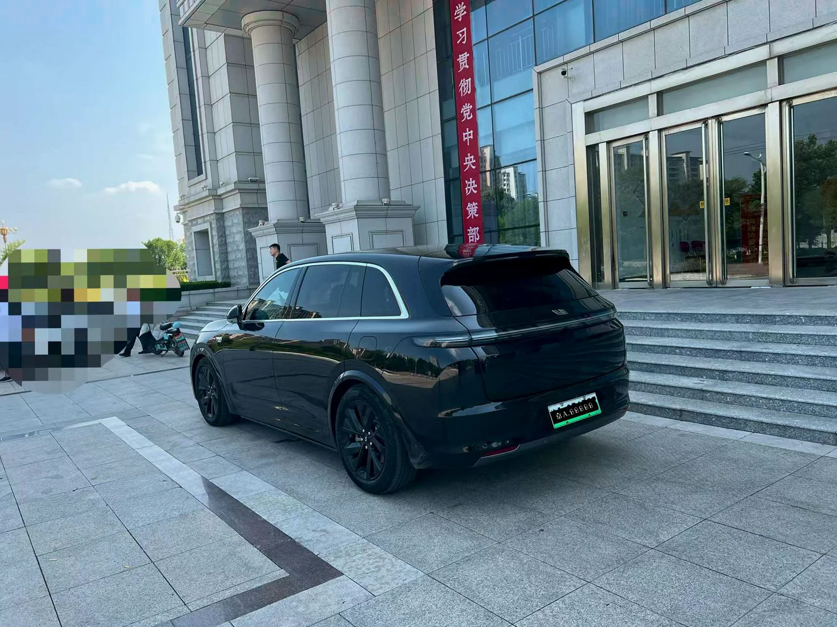 理想L7 后面外观二