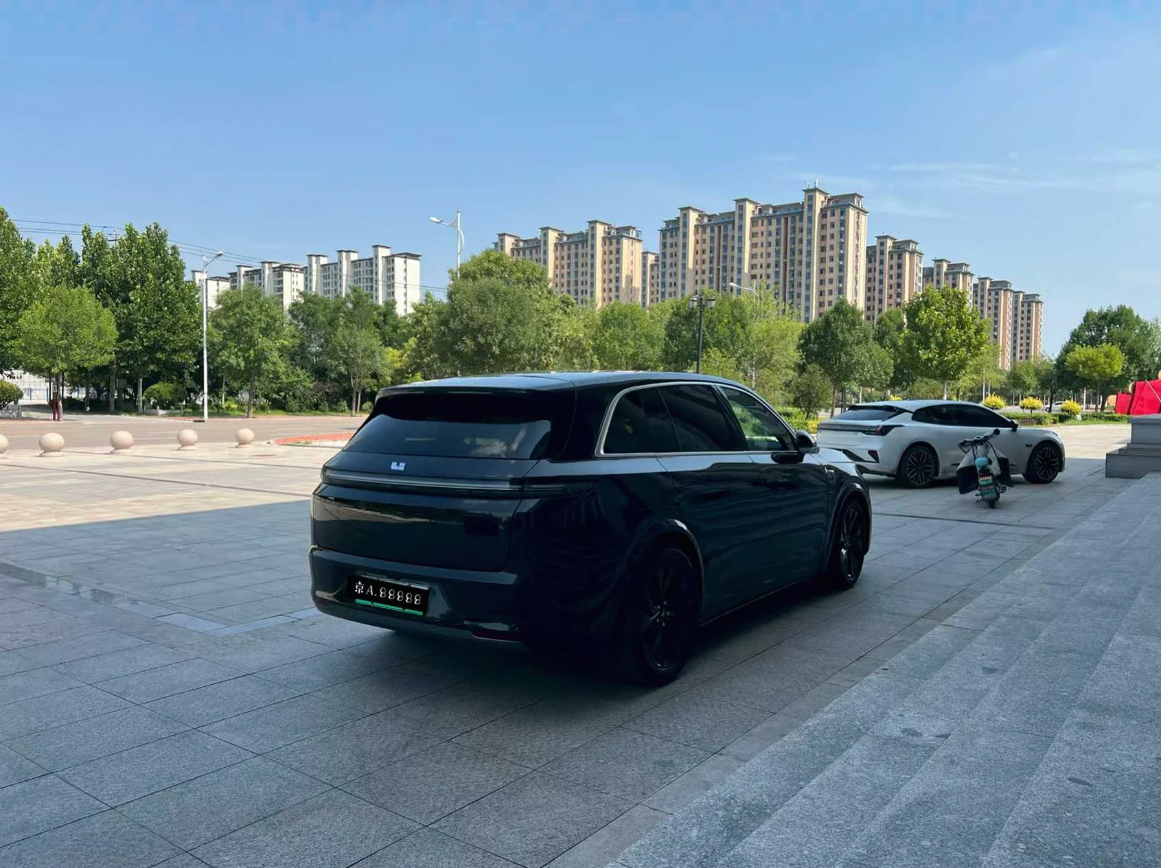 理想L7 后面外观三