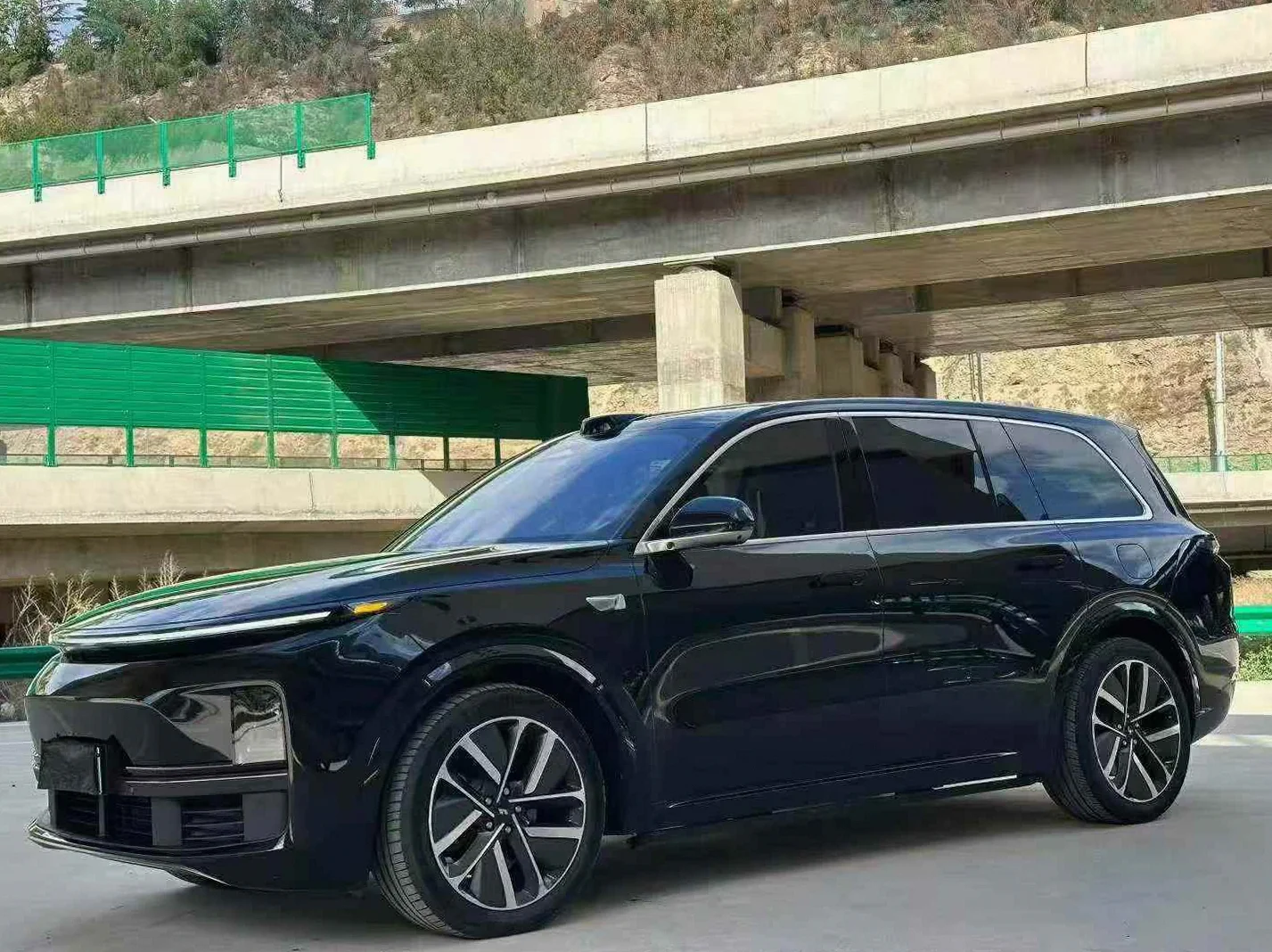 理想L9 正面外观三