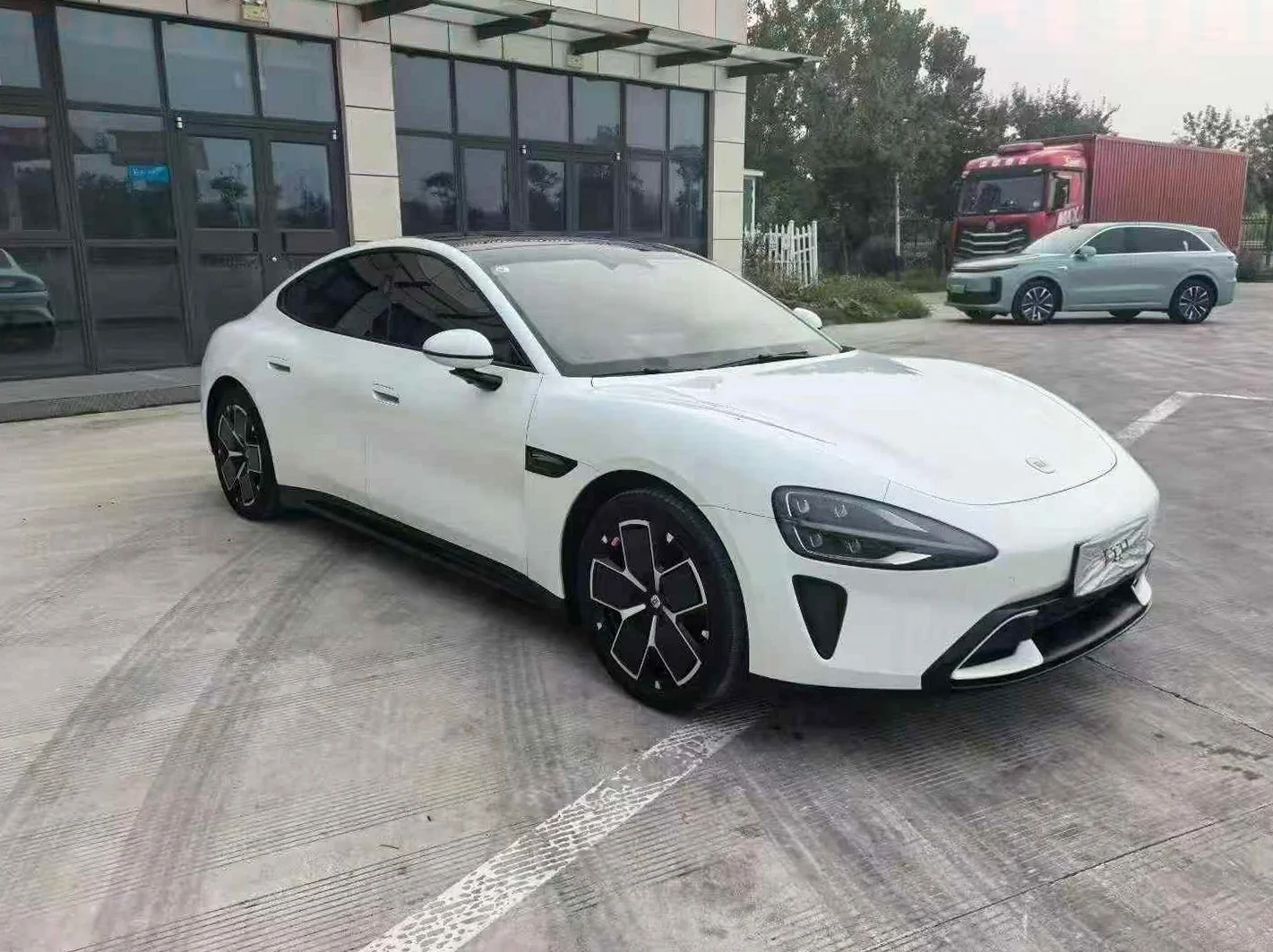 小米SU7 后面外观三