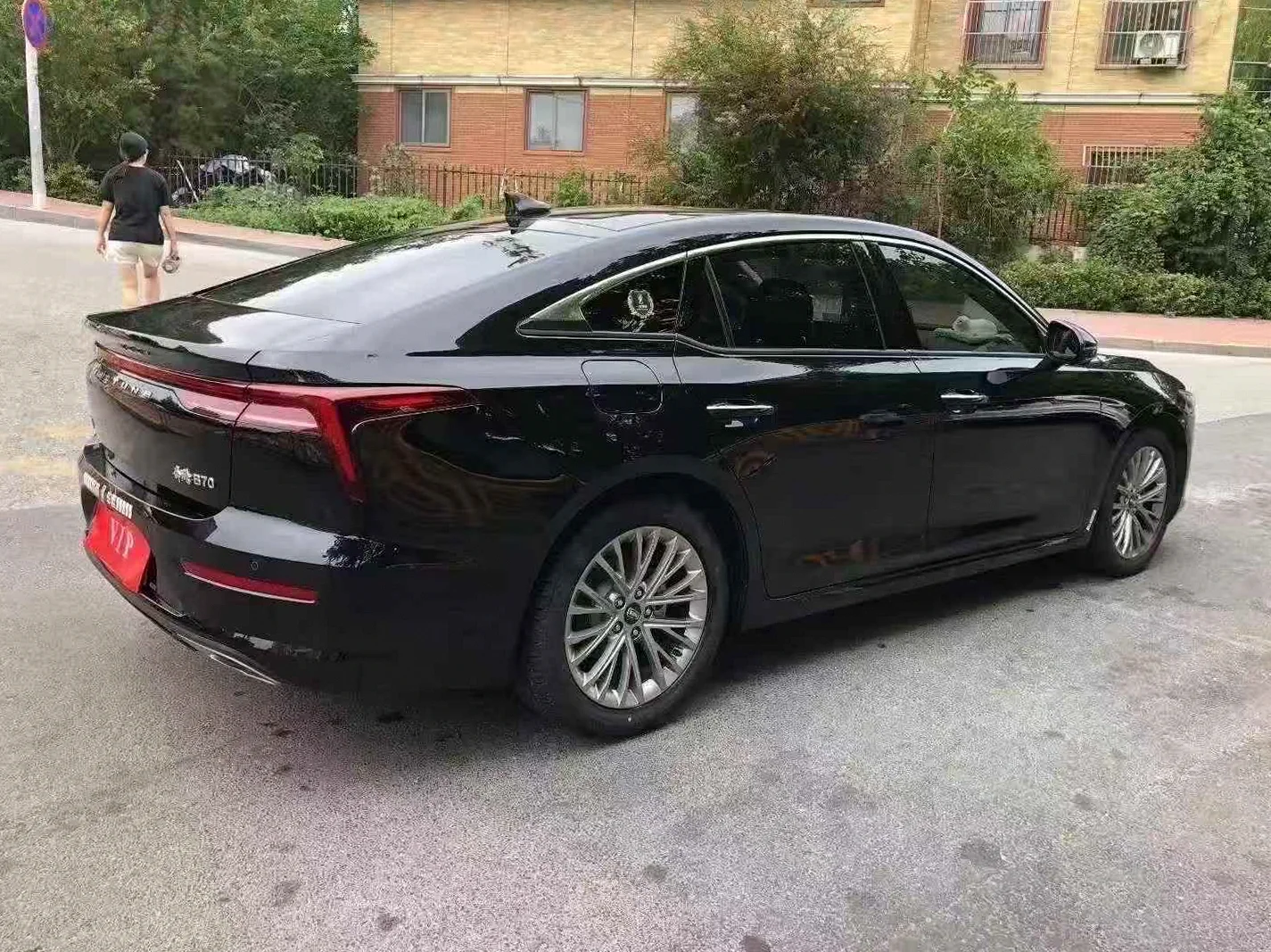 奔腾B70 后面外观三