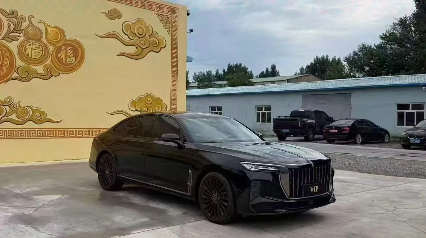 红旗H9 正面外观三