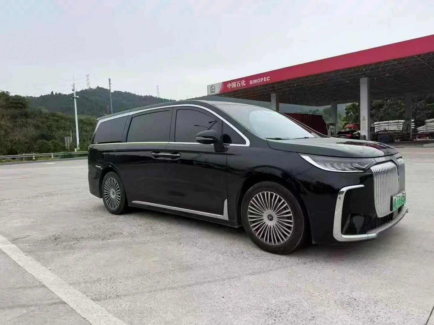 2025款岚图梦想家四驱尊贵鲲鹏版
