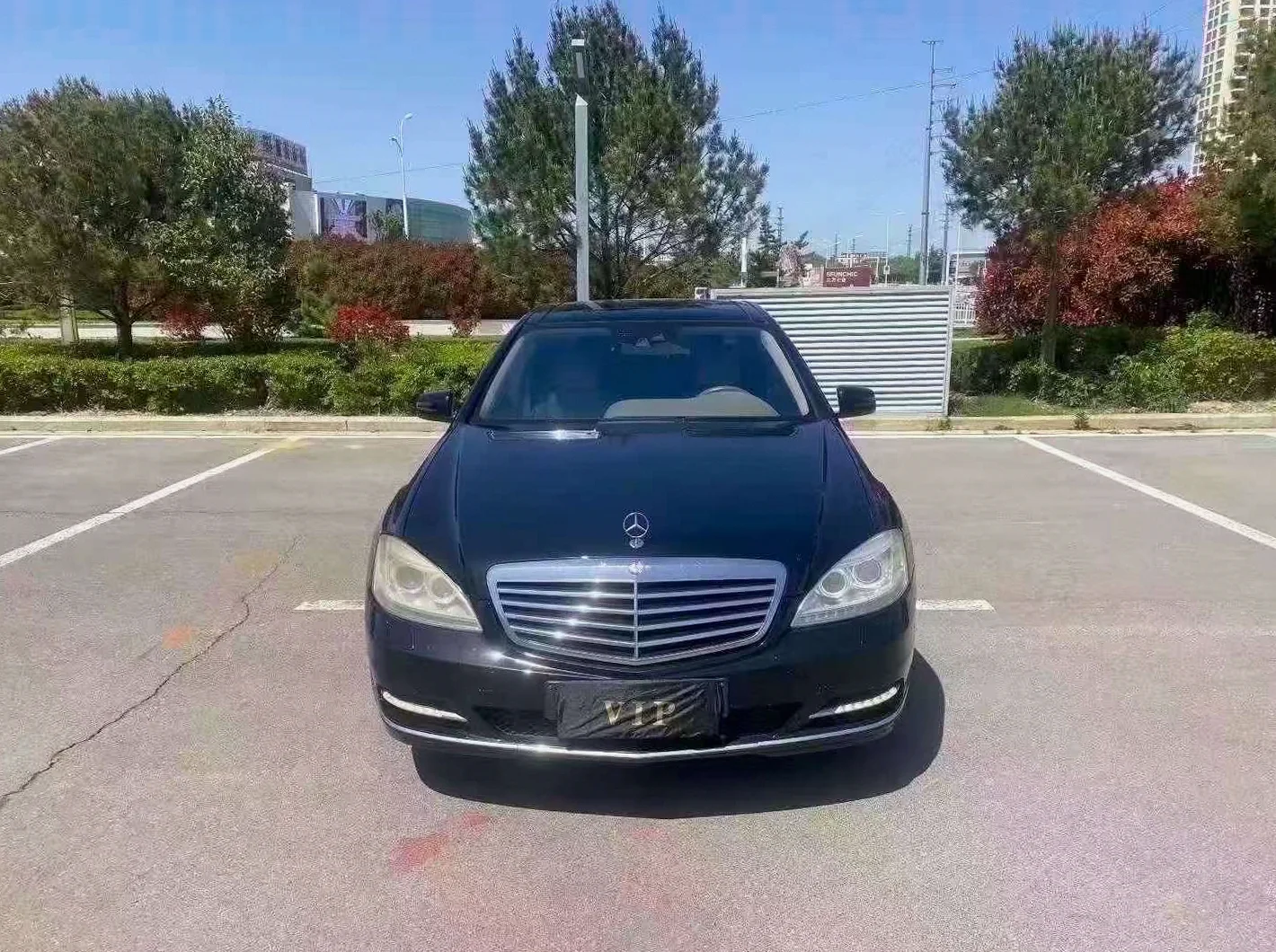奔驰S 正面外观二