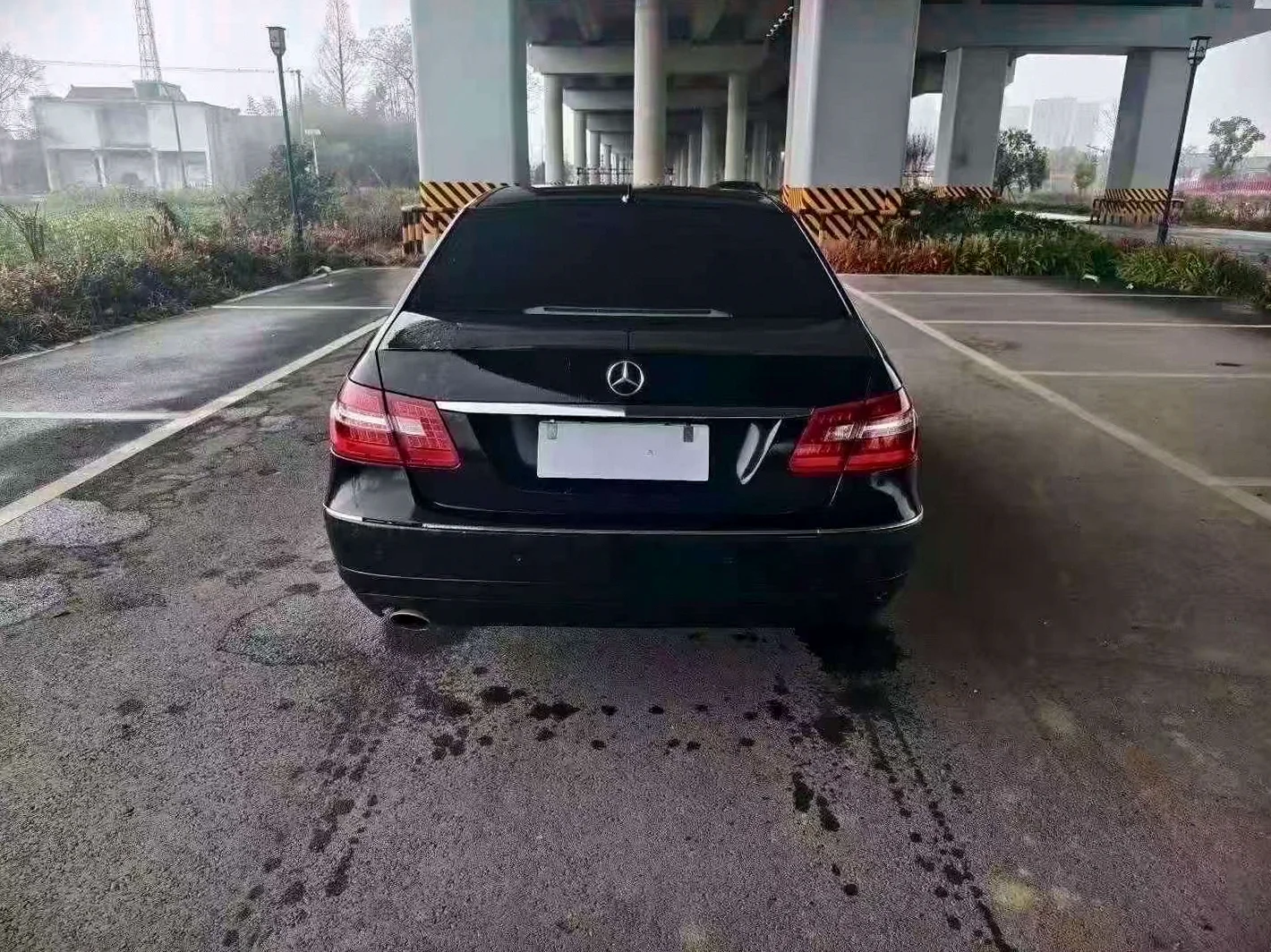 奔驰E 内饰后排