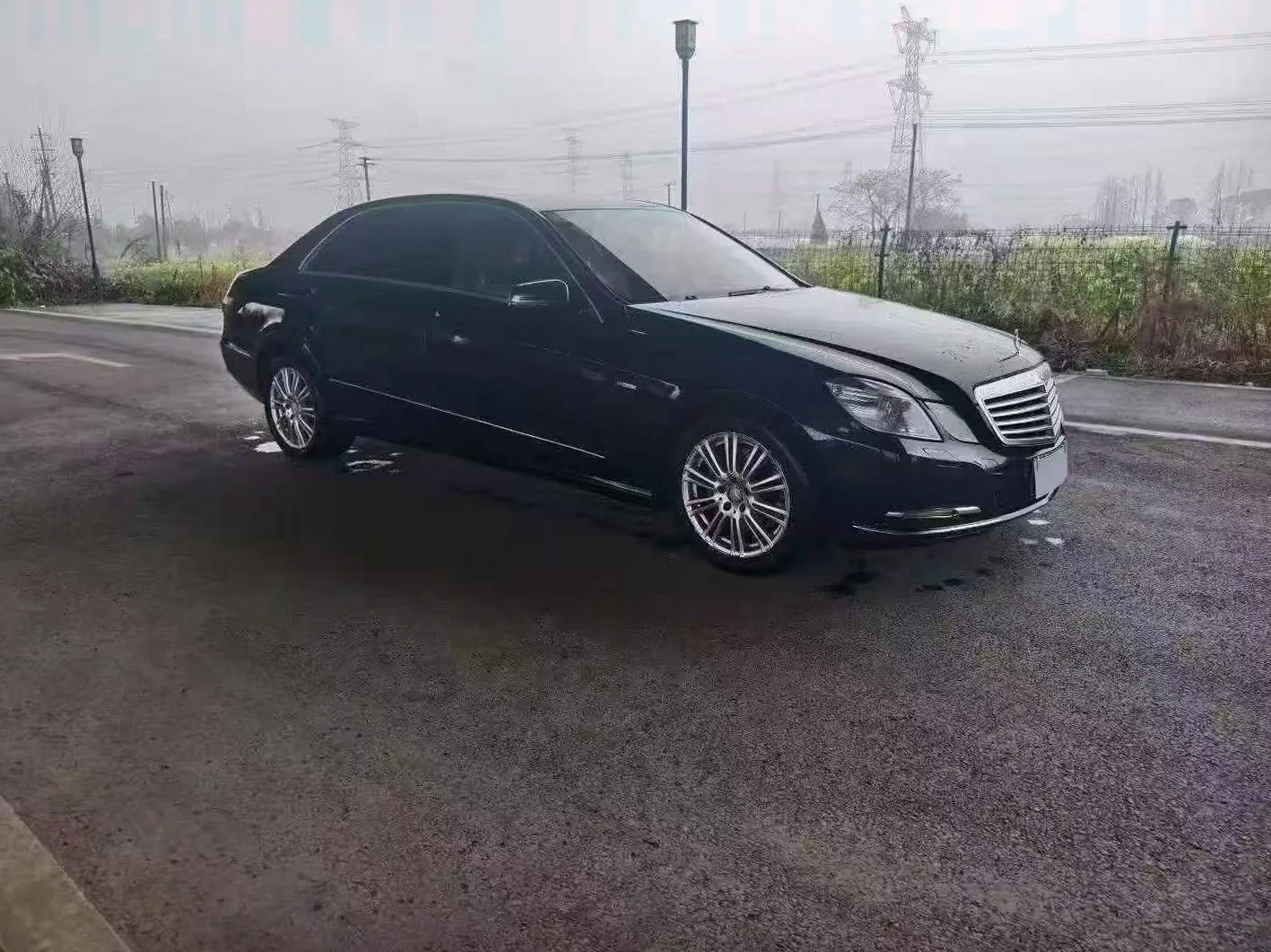 奔驰E 正面外观三