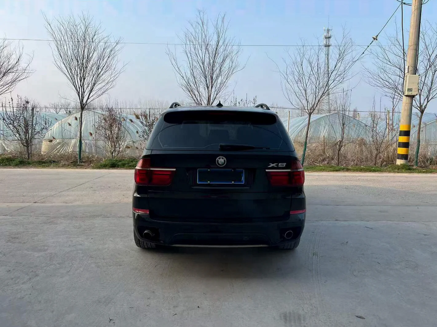 宝马X5 后面外观一