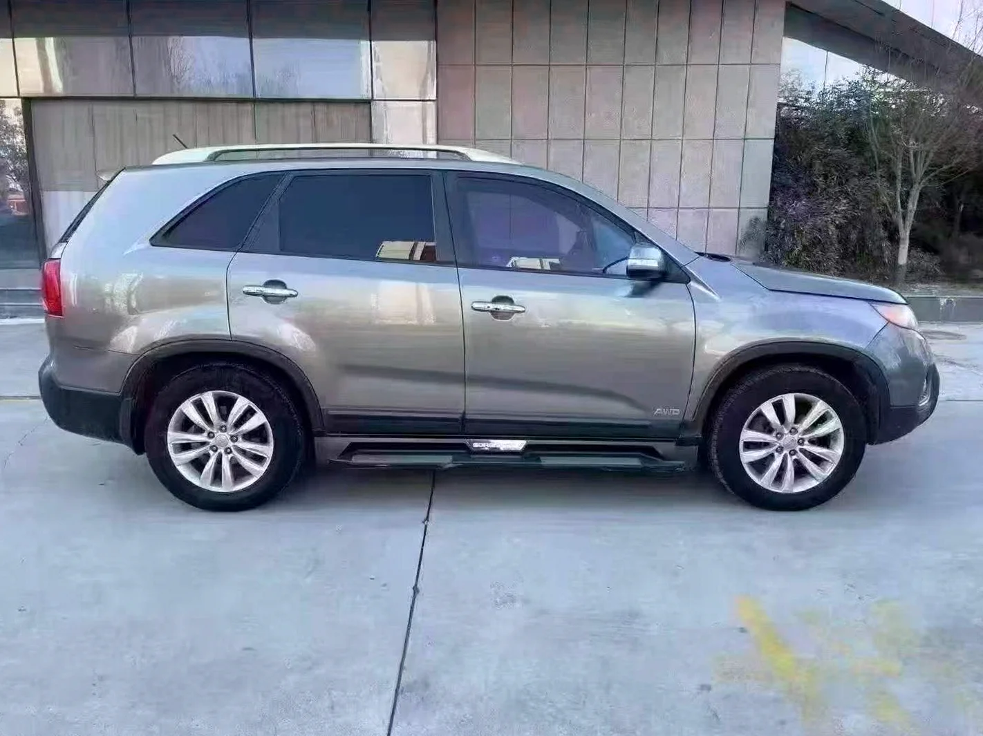 起亚索兰托 后面外观一