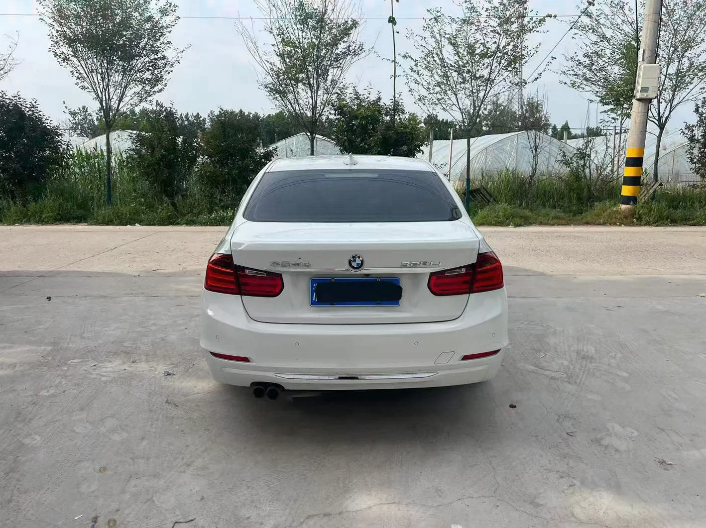 宝马3系 后面外观一