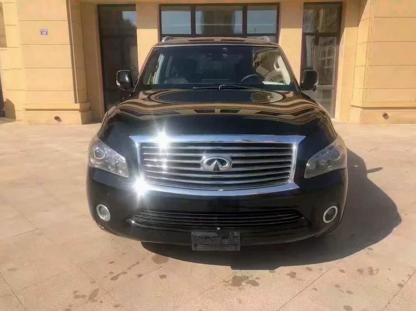 英菲尼迪QX56 正面外观二