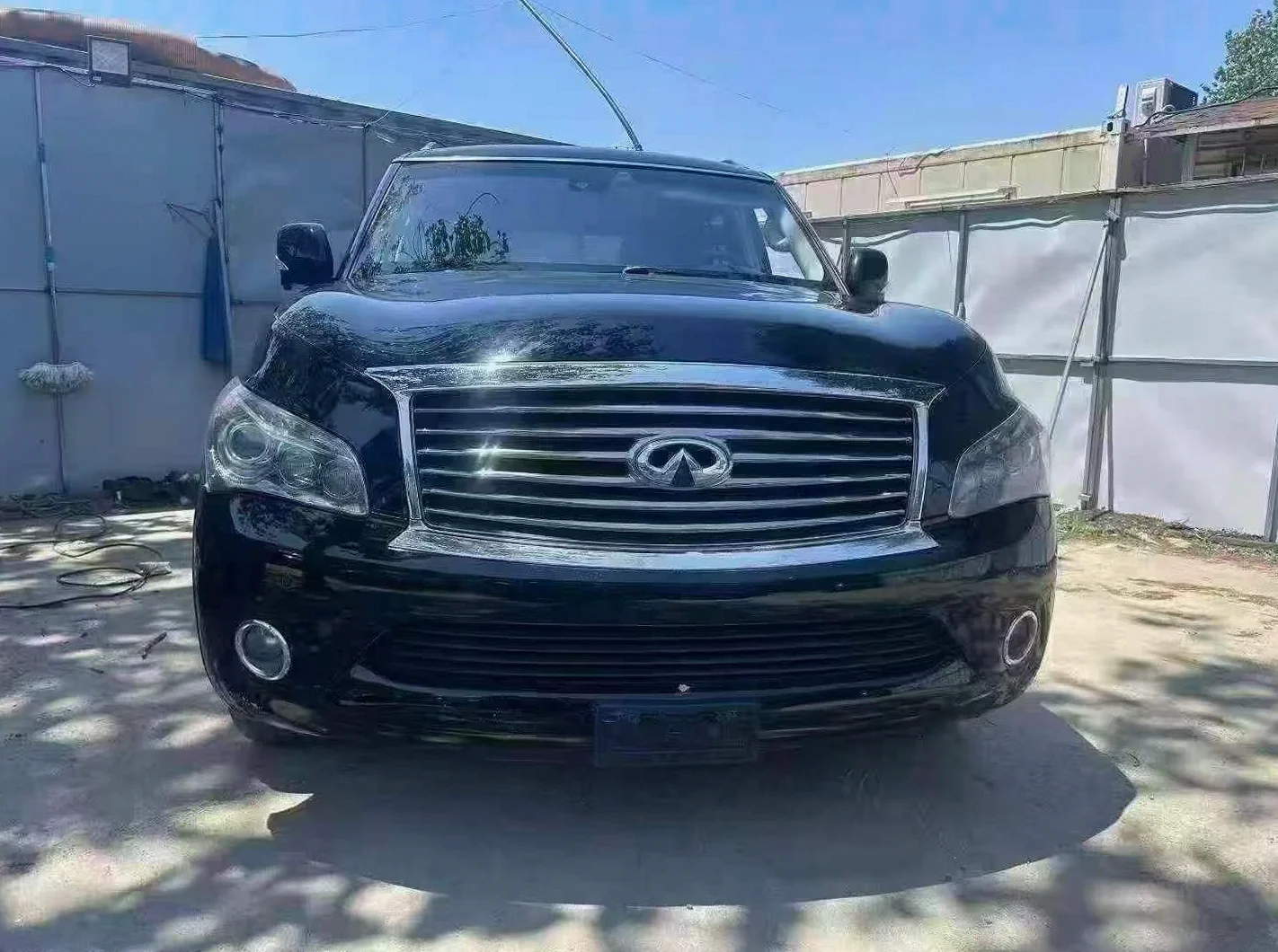 英菲尼迪QX56 正面外观二