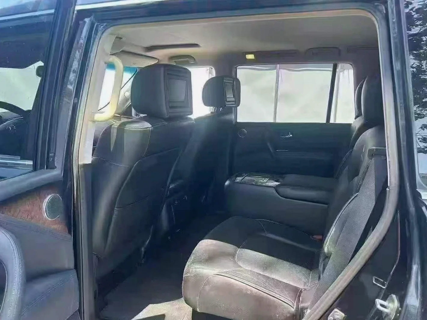英菲尼迪QX56 后面外观二