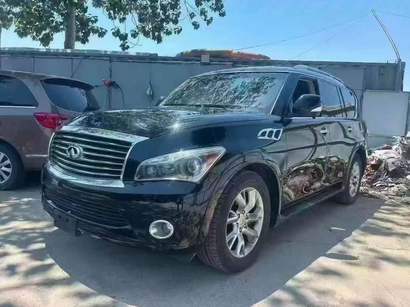 英菲尼迪QX56 正面外观三