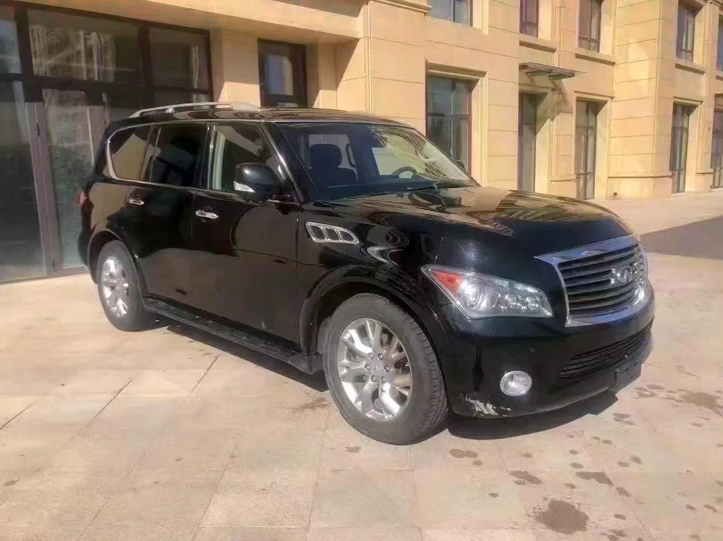英菲尼迪QX56 正面外观三