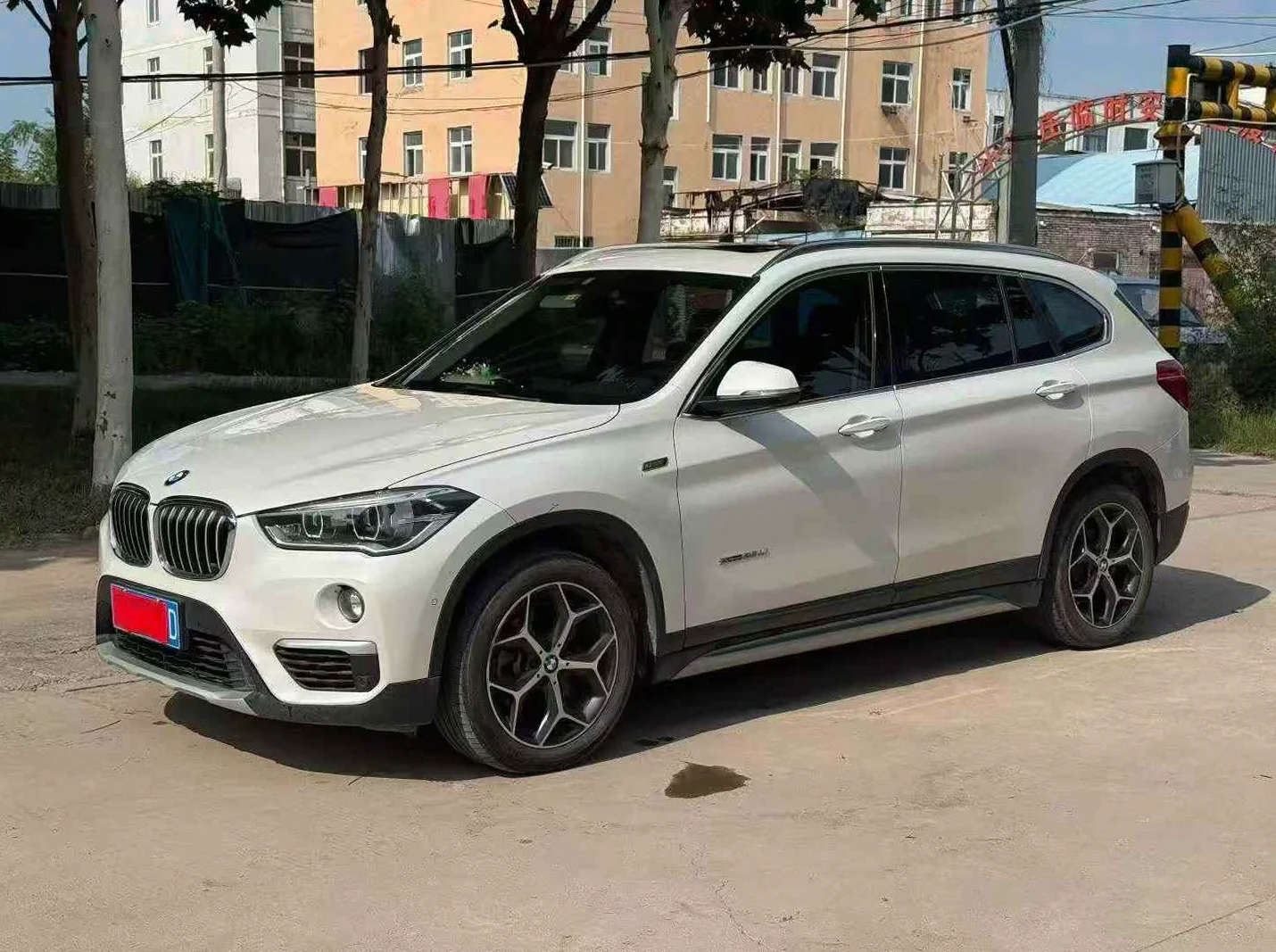 宝马X1 正面外观三