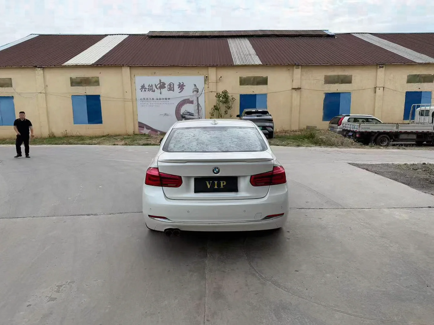 宝马3系 后面外观一