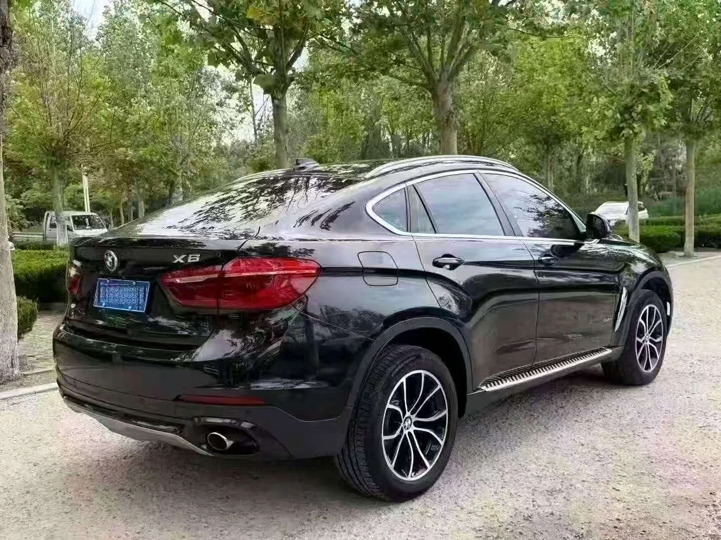 宝马X6 后面外观一