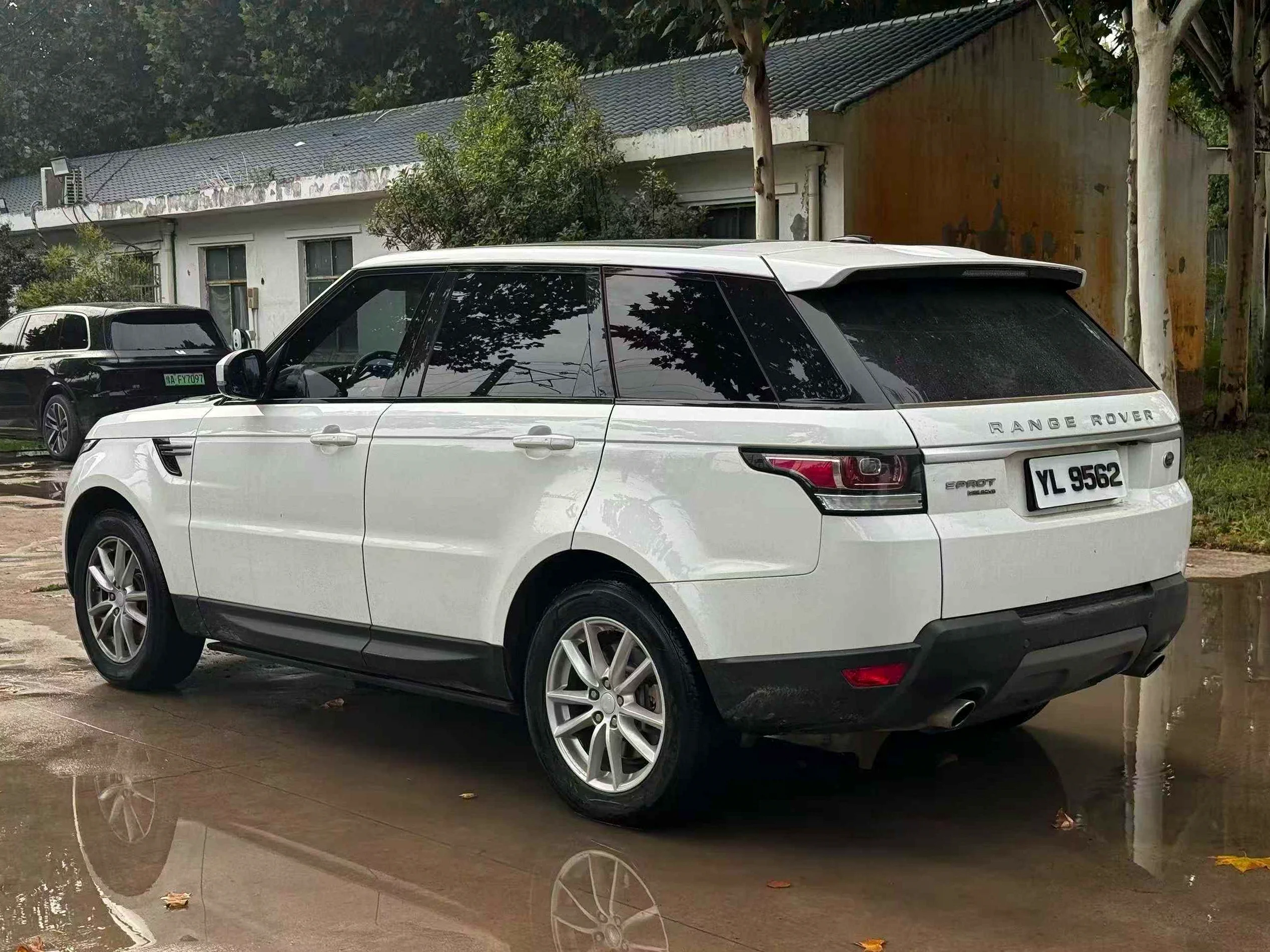 路虎揽胜运动 后面外观一