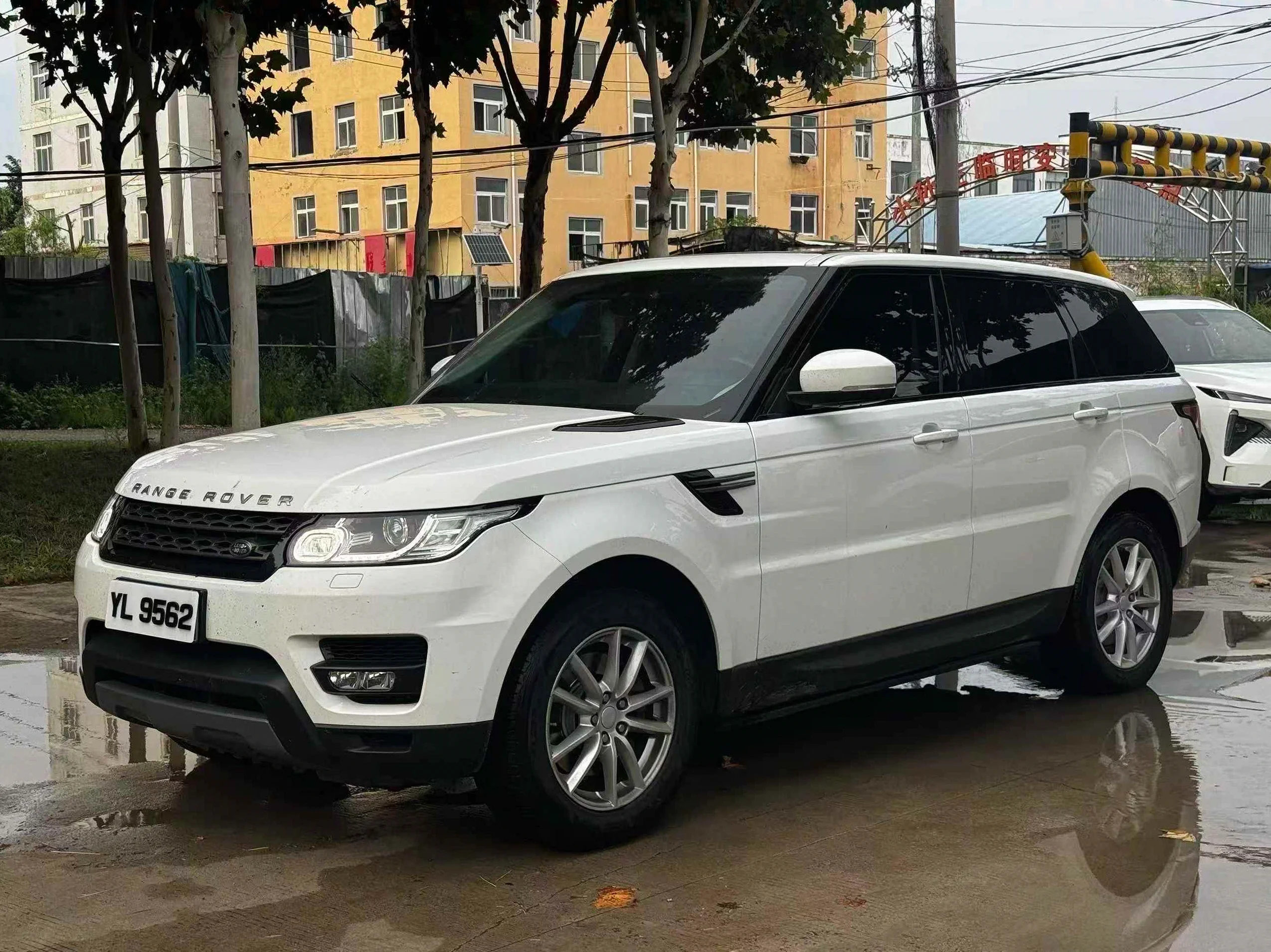 路虎揽胜运动 正面外观三