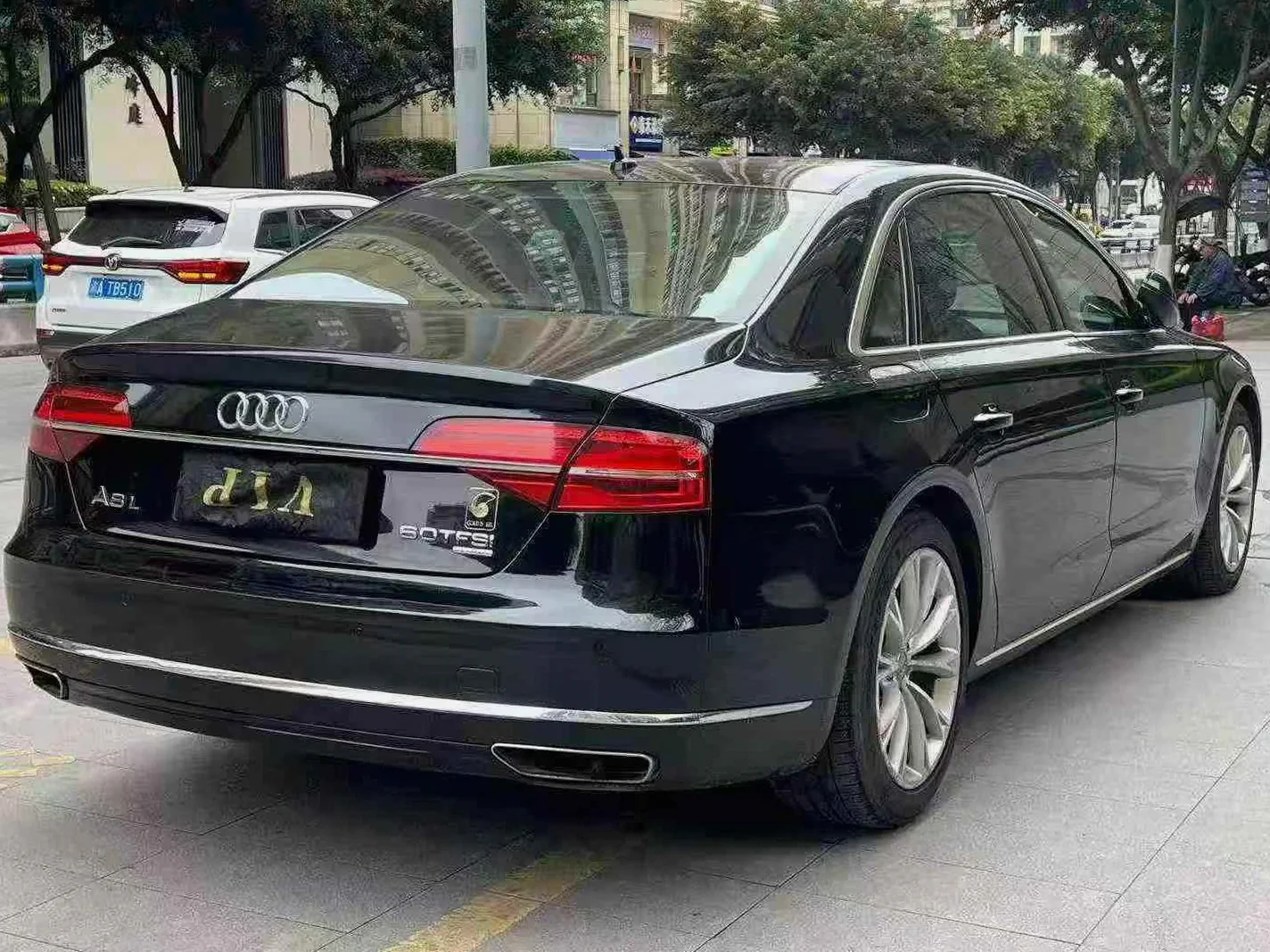 奥迪A8L 内饰前排