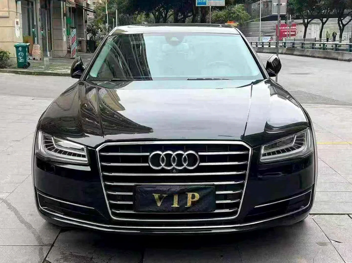 奥迪A8L 正面外观二